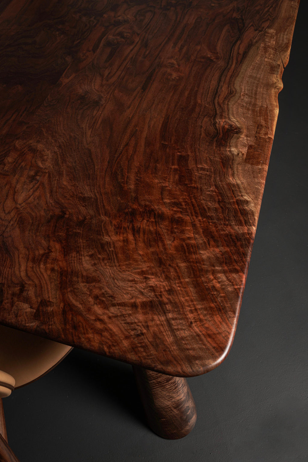 https://a.1stdibscdn.com/claro-walnut-bookmatched-fijn-dining-table-in-stock-for-sale-picture-4/f_51472/f_274761621645480186914/JJ8A3923_master.jpeg