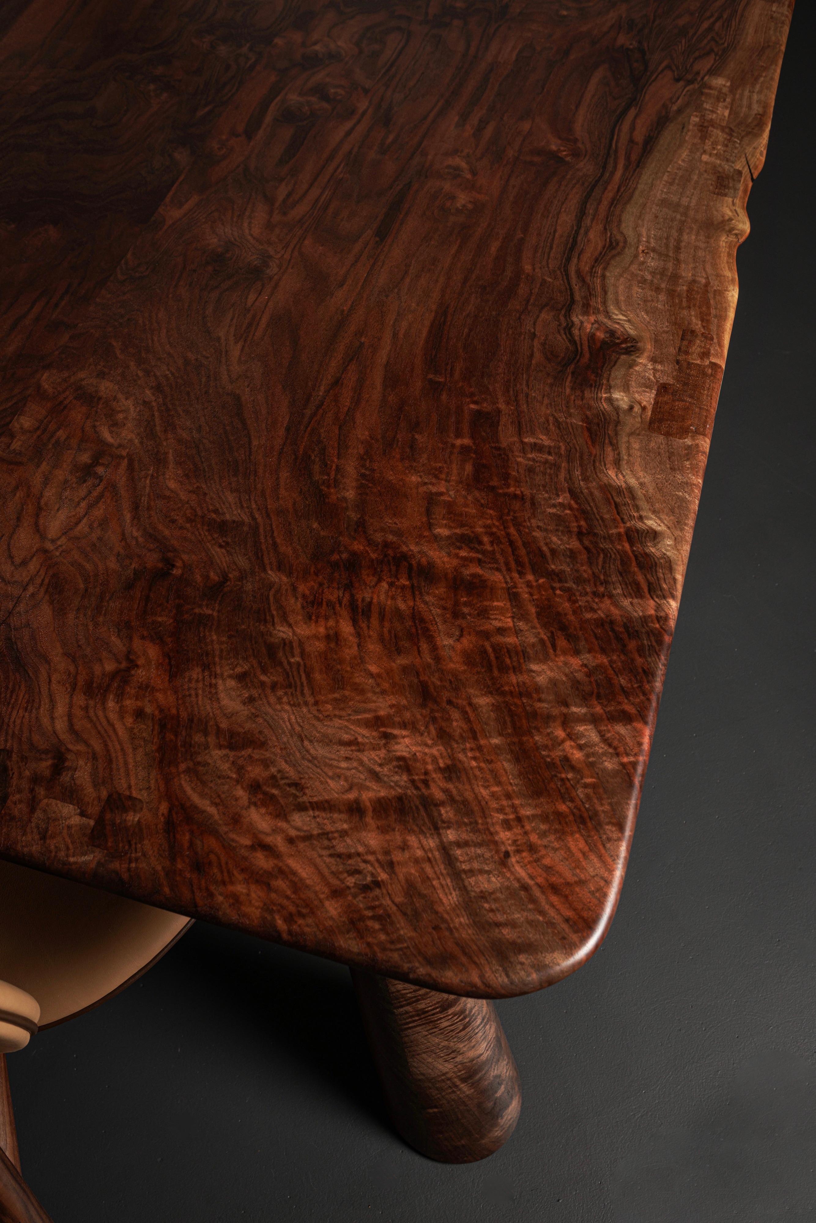 https://a.1stdibscdn.com/claro-walnut-bookmatched-fijn-dining-table-in-stock-for-sale-picture-4/f_51472/f_274761621645480186914/JJ8A3923_master.jpeg