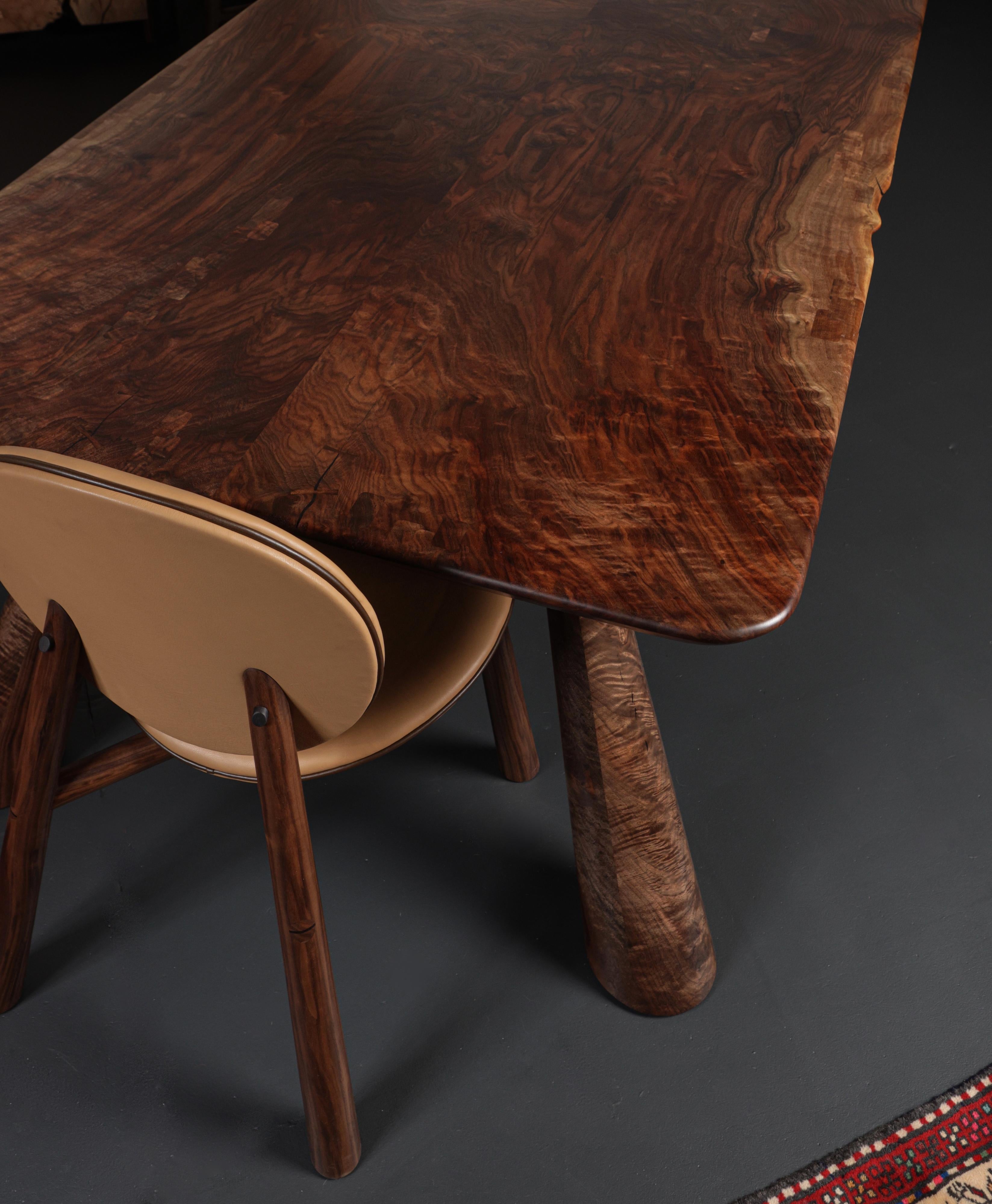 https://a.1stdibscdn.com/claro-walnut-bookmatched-fijn-dining-table-in-stock-for-sale-picture-5/f_51472/f_274761621645480261747/JJ8A3928_master.jpg