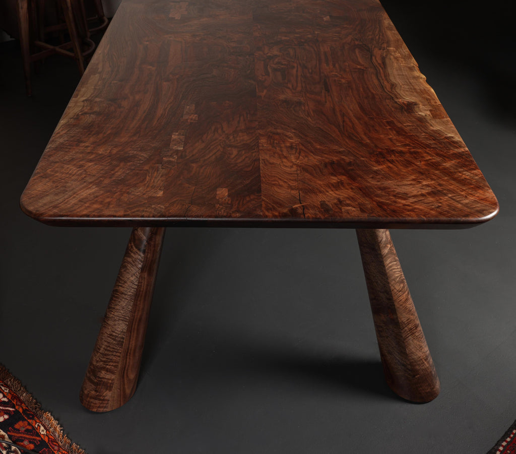 https://a.1stdibscdn.com/claro-walnut-bookmatched-fijn-dining-table-in-stock-for-sale-picture-6/f_51472/f_274761621645480414455/JJ8A3933_master.jpg