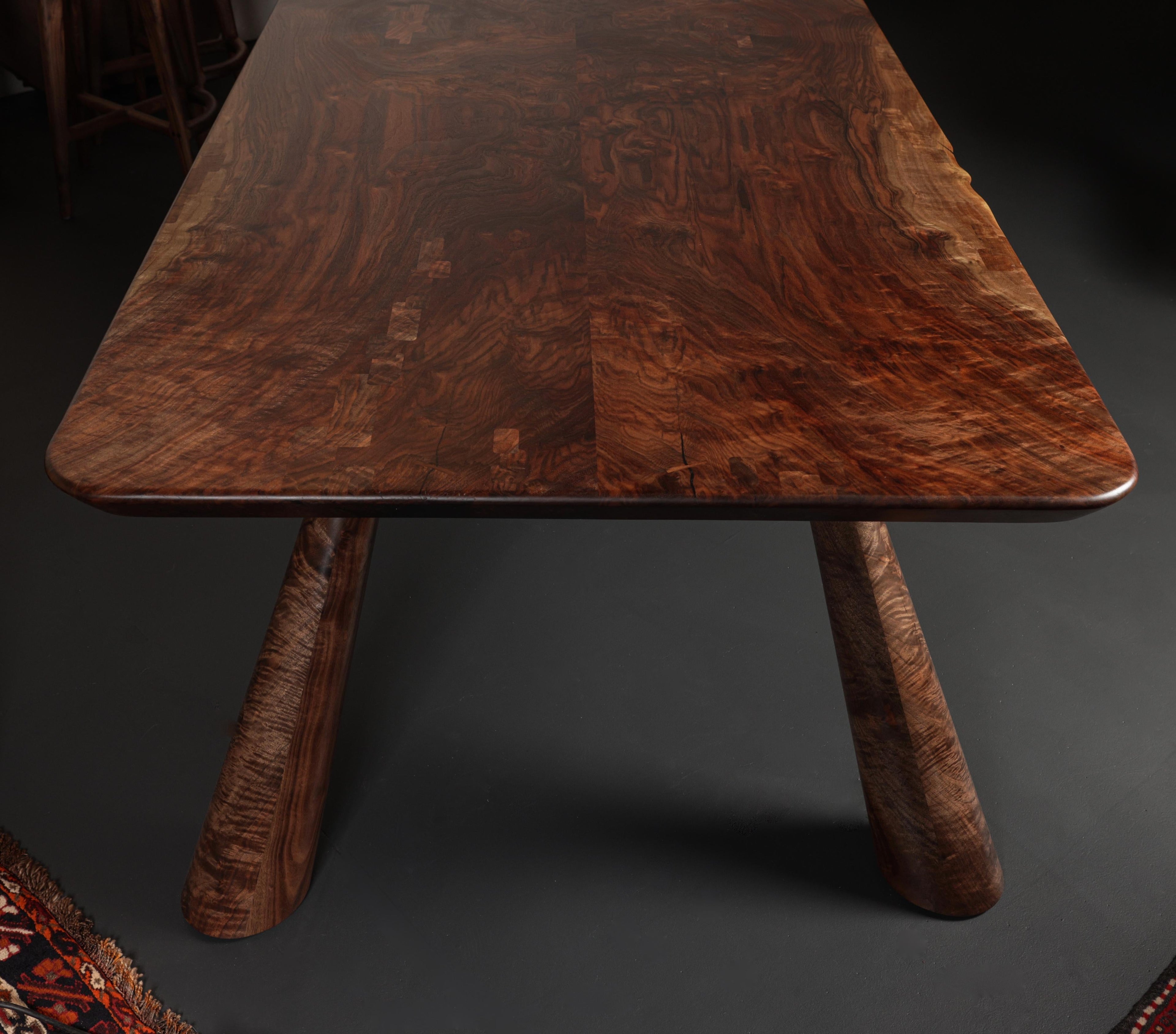 https://a.1stdibscdn.com/claro-walnut-bookmatched-fijn-dining-table-in-stock-for-sale-picture-6/f_51472/f_274761621645480414455/JJ8A3933_master.jpg