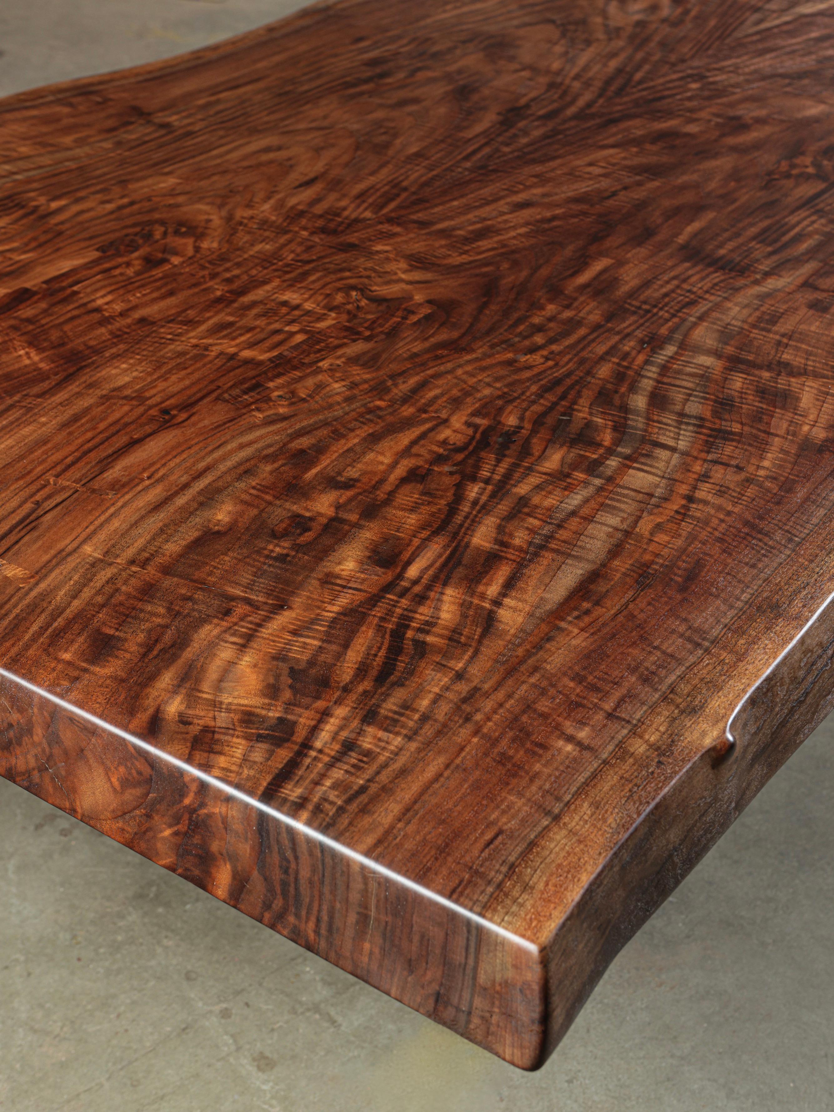 https://a.1stdibscdn.com/claro-walnut-bookmatch-dining-table-in-stock-for-sale-picture-2/f_51472/f_483744221768674105630/JJ8A6053_2_master.jpeg