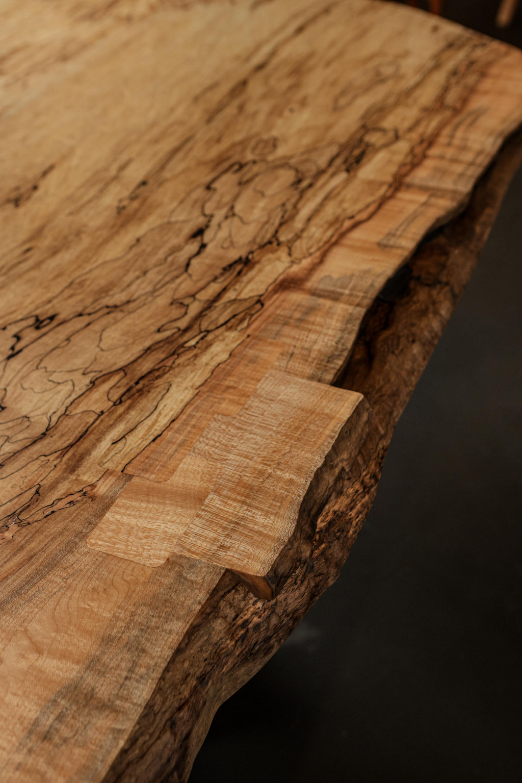 https://a.1stdibscdn.com/solid-spalted-maple-dining-table-turned-cove-base-in-stock-for-sale-picture-6/f_51472/f_258212921634946466975/JJ8A7195_master.jpg