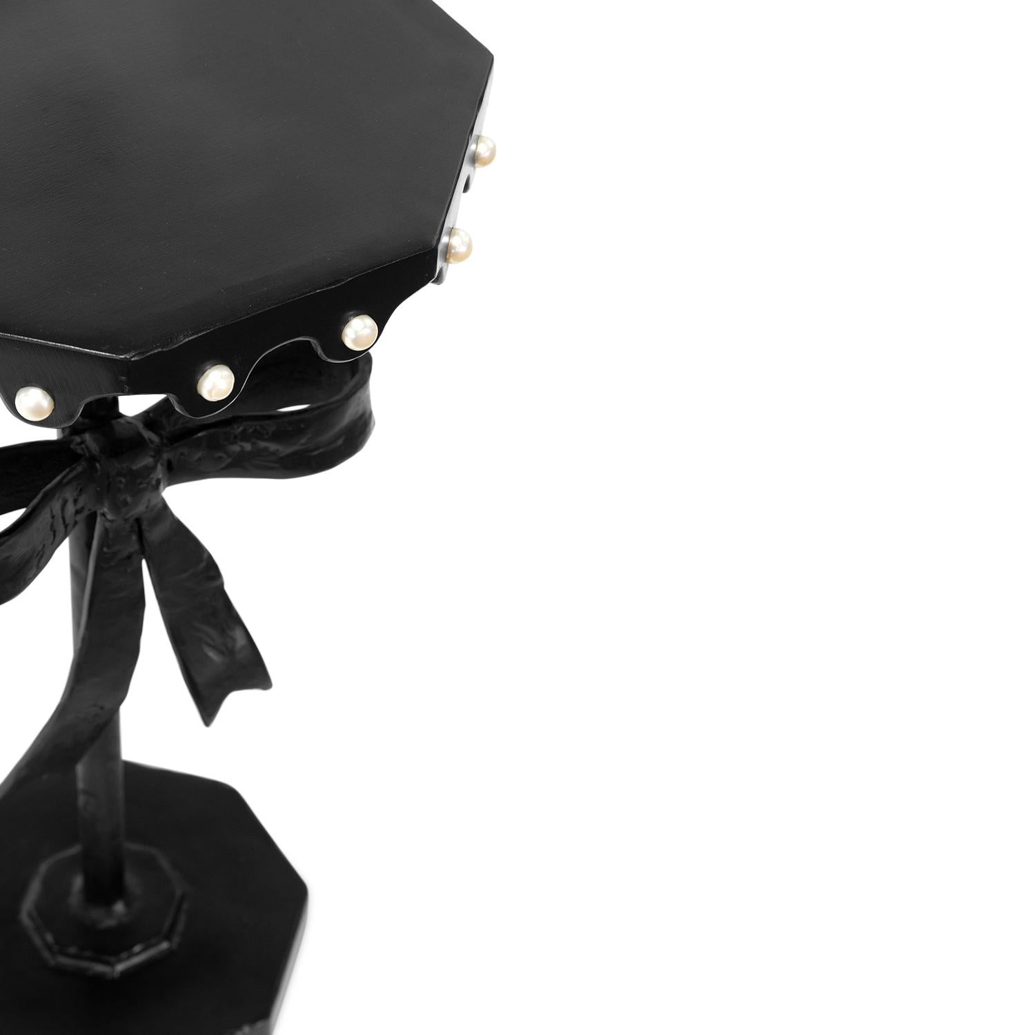 https://a.1stdibscdn.com/cocktail-table-modern-handshaped-round-blackened-and-waxed-steel-with-sea-pearls-for-sale-picture-6/f_30173/f_350198521768793664693/JMS050223_BowTable8_byNB_master.jpg