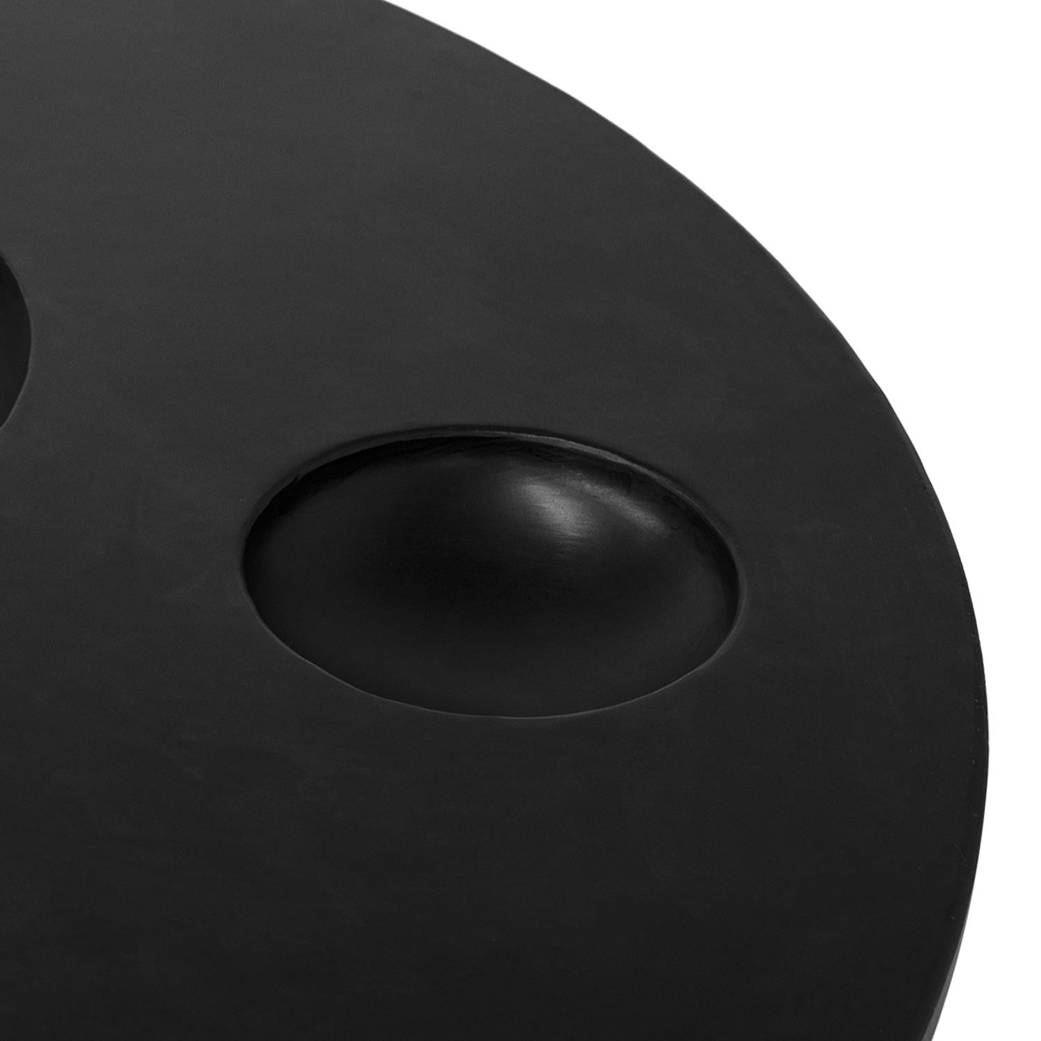 https://a.1stdibscdn.com/coffee-table-monumental-modern-handmade-circle-blackened-steel-large-waxed-for-sale-picture-7/f_30173/f_255810121768792768191/JMS082024_table_no11_05_master.jpg
