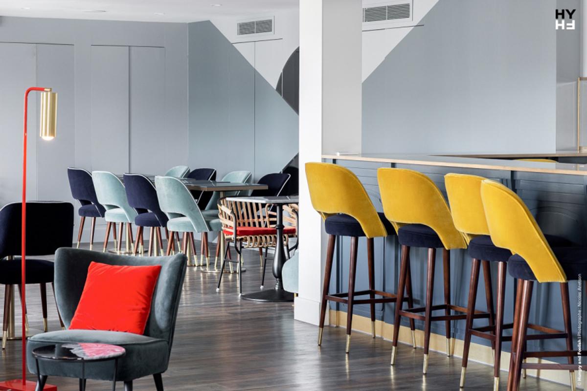 https://a.1stdibscdn.com/dinning-chair-ava-brass-fittings-blue-seat-and-textured-blue-backrest-for-sale-picture-5/f_40973/f_286941621652795293612/JPG_1be8ce56a7d6e471dfe1bb939e5fcdd5_master.jpg