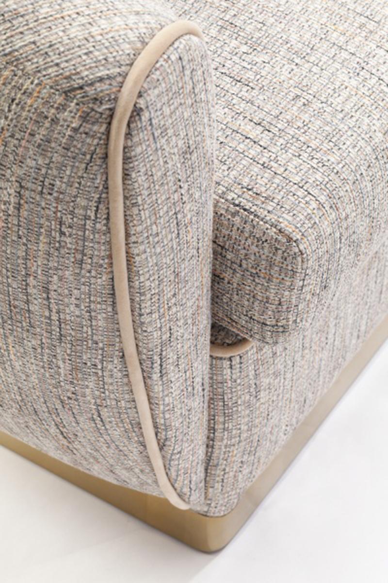 https://a.1stdibscdn.com/sofa-grace-3-seat-in-upholstery-and-brass-for-sale-picture-3/f_40973/f_127913321552671441312/JPG_904184485469599ca48030ac0aebaf14_master.jpg
