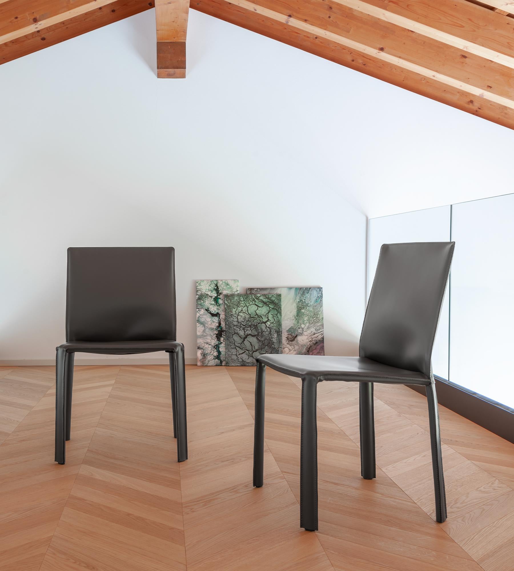 https://a.1stdibscdn.com/jumpsuite-anthracite-leather-chair-by-morica-design-for-sale-picture-3/f_12192/f_449353721746752620599/JUM_CU1_ambiente02_1800x2000_master.jpg