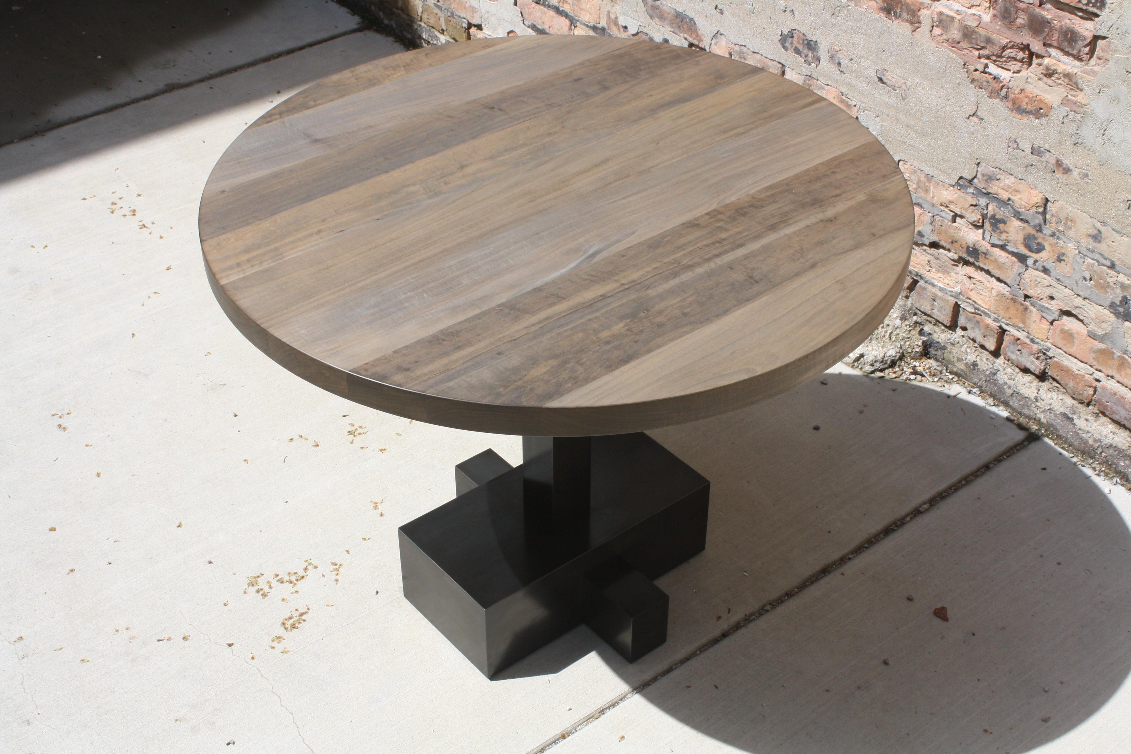 https://a.1stdibscdn.com/juno-a-customizable-round-pedestal-table-by-laylo-studio-for-sale-picture-3/f_53231/1591803539844/JUNOv2_iso_master.jpg
