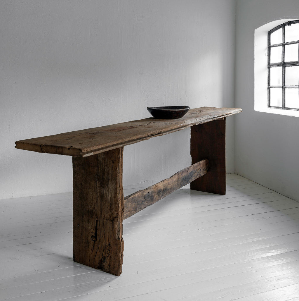 https://a.1stdibscdn.com/exceptional-bespoke-large-rustic-minimal-oak-console-table-for-sale-picture-3/f_25473/f_473577721762182133839/Jestebg_1_Feb2024_070_bearAus2500_master.jpg