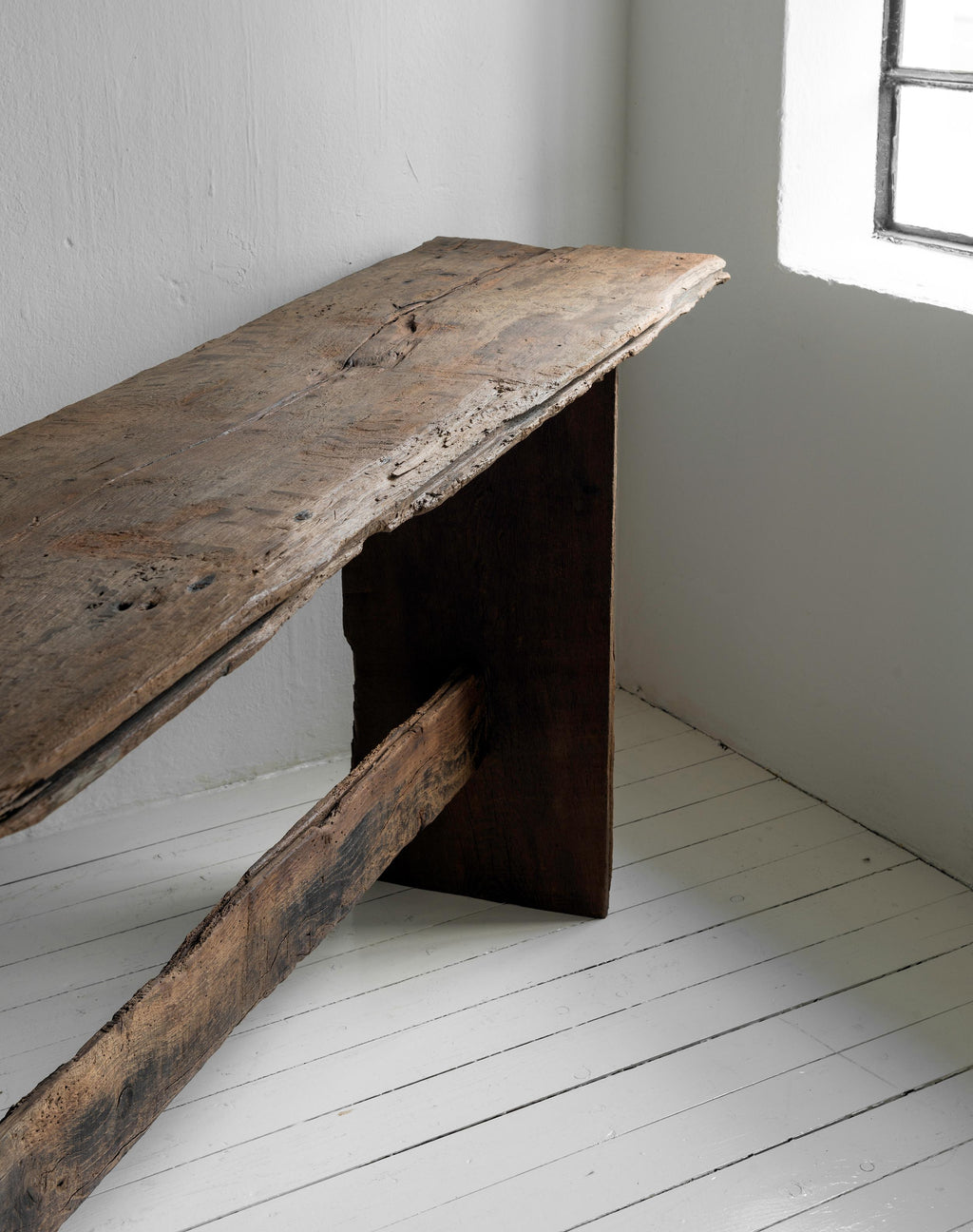 https://a.1stdibscdn.com/exceptional-bespoke-large-rustic-minimal-oak-console-table-for-sale-picture-6/f_25473/f_473577721762182135900/Jestebg_1_Feb2024_078_bearAus2500_master.jpg