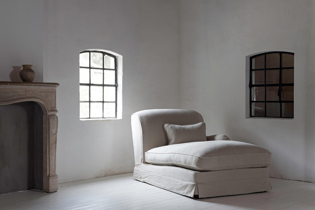 https://a.1stdibscdn.com/bespoke-handmade-belgian-linen-daybed-for-sale-picture-3/f_25473/f_418176721728469034613/Jestebg_9_Aug19_016_bear2500_master.jpg