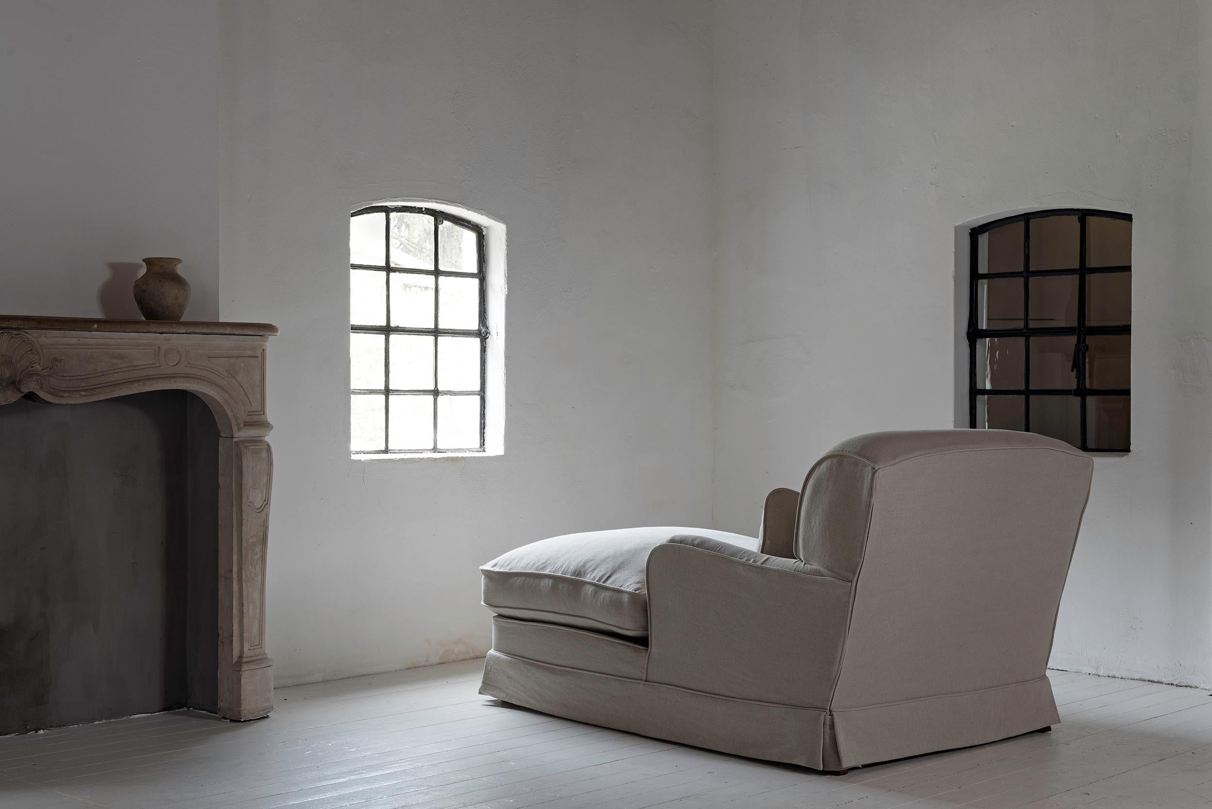 https://a.1stdibscdn.com/bespoke-handmade-belgian-linen-daybed-for-sale-picture-5/f_25473/f_418176721728469035987/Jestebg_9_Aug19_020_bear2500_master.jpg