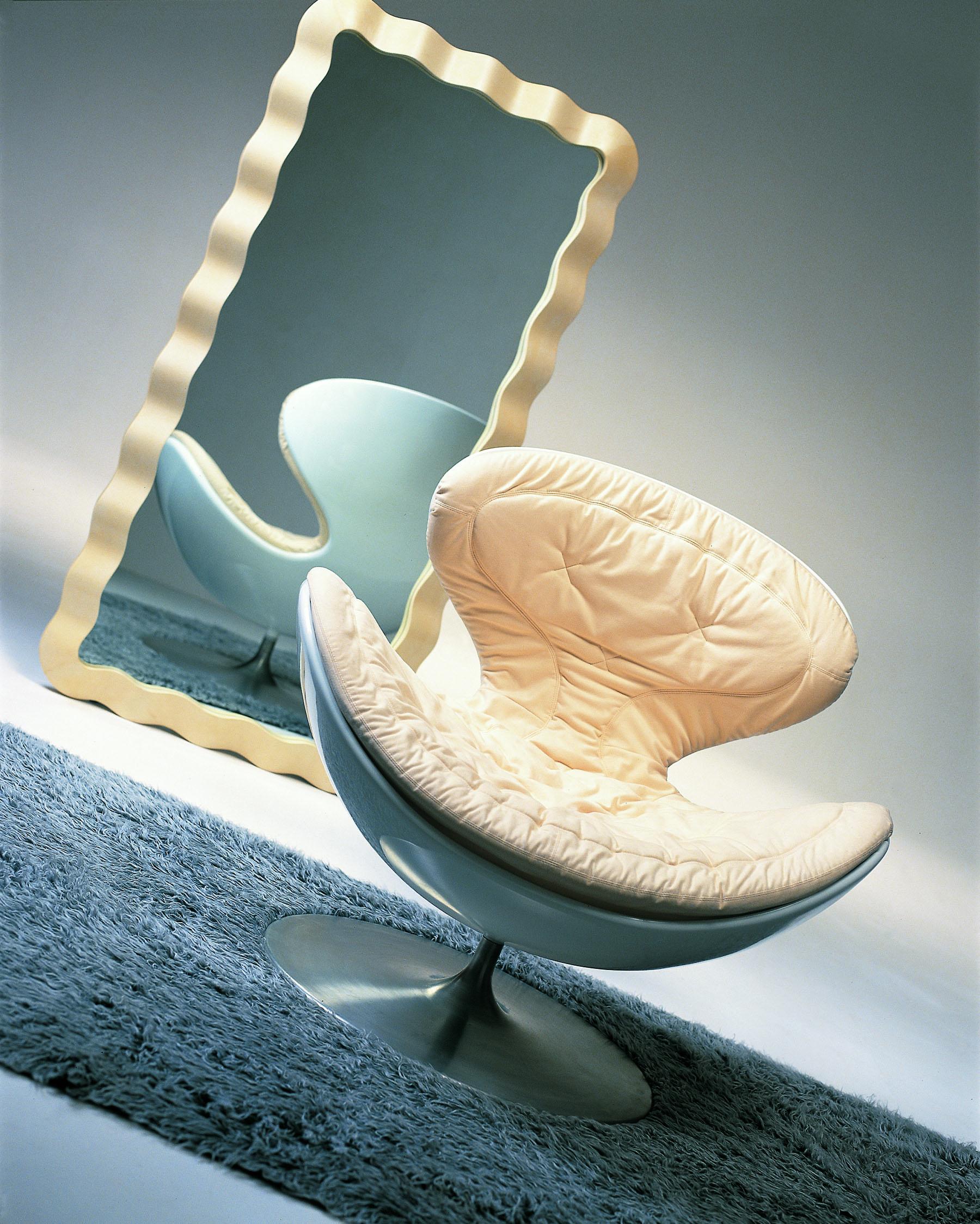 https://a.1stdibscdn.com/21st-century-jetsons-swivel-armchair-by-guglielmo-berchicci-stainless-steel-for-sale-picture-6/f_52352/1593614036519/Jetsons_ambientata_con_specchio_Copia_master.jpeg