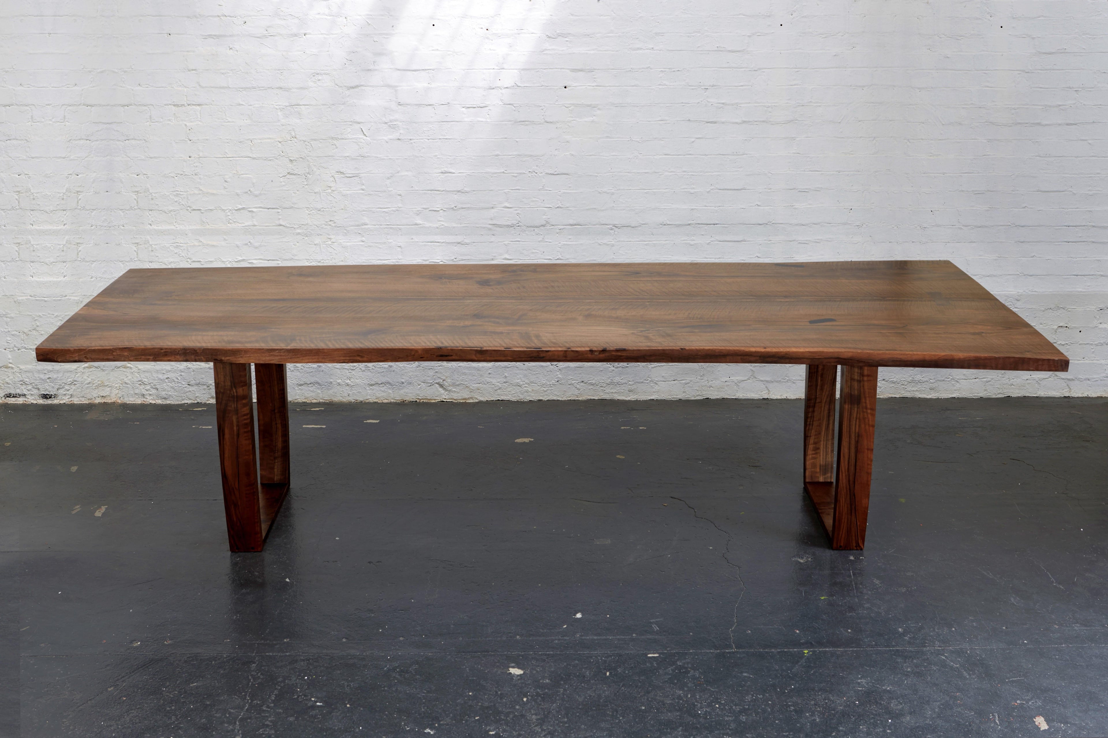 https://a.1stdibscdn.com/book-matched-rippled-english-walnut-table-for-sale-picture-7/f_28993/f_276254721646405820976/Jon94105_master.jpg