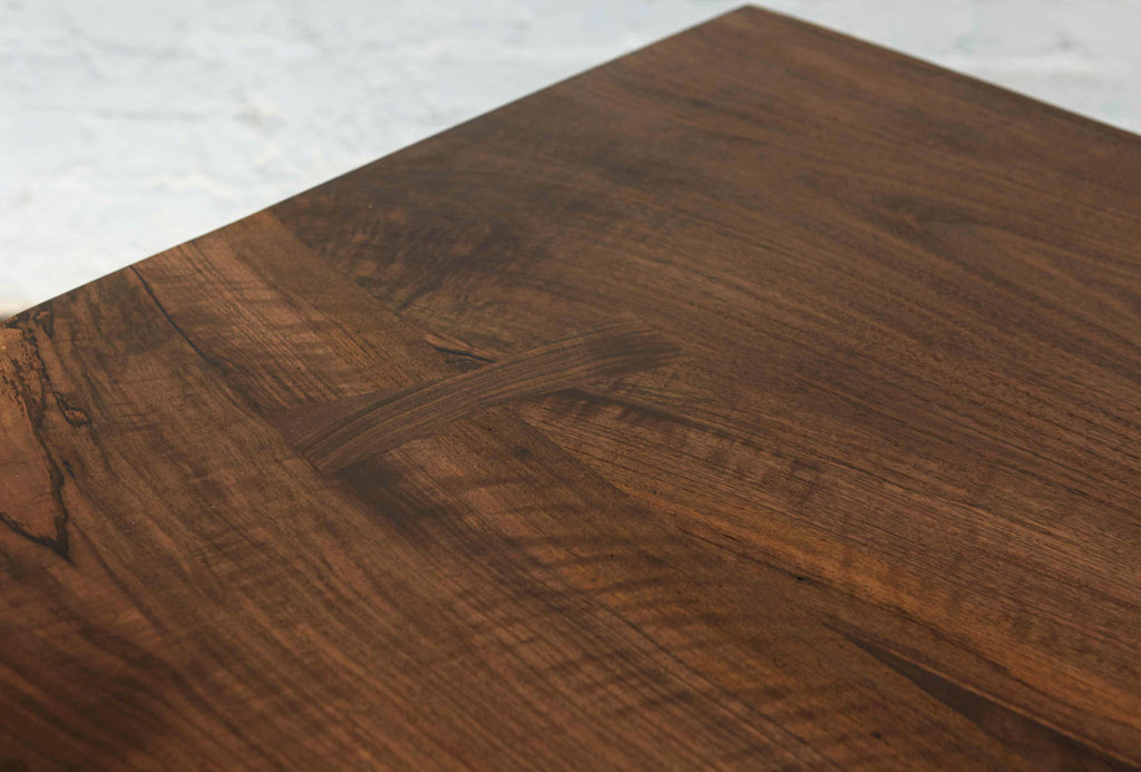 https://a.1stdibscdn.com/book-matched-rippled-english-walnut-table-for-sale-picture-10/f_28993/f_276254721646405892509/Jon94127_master.jpg