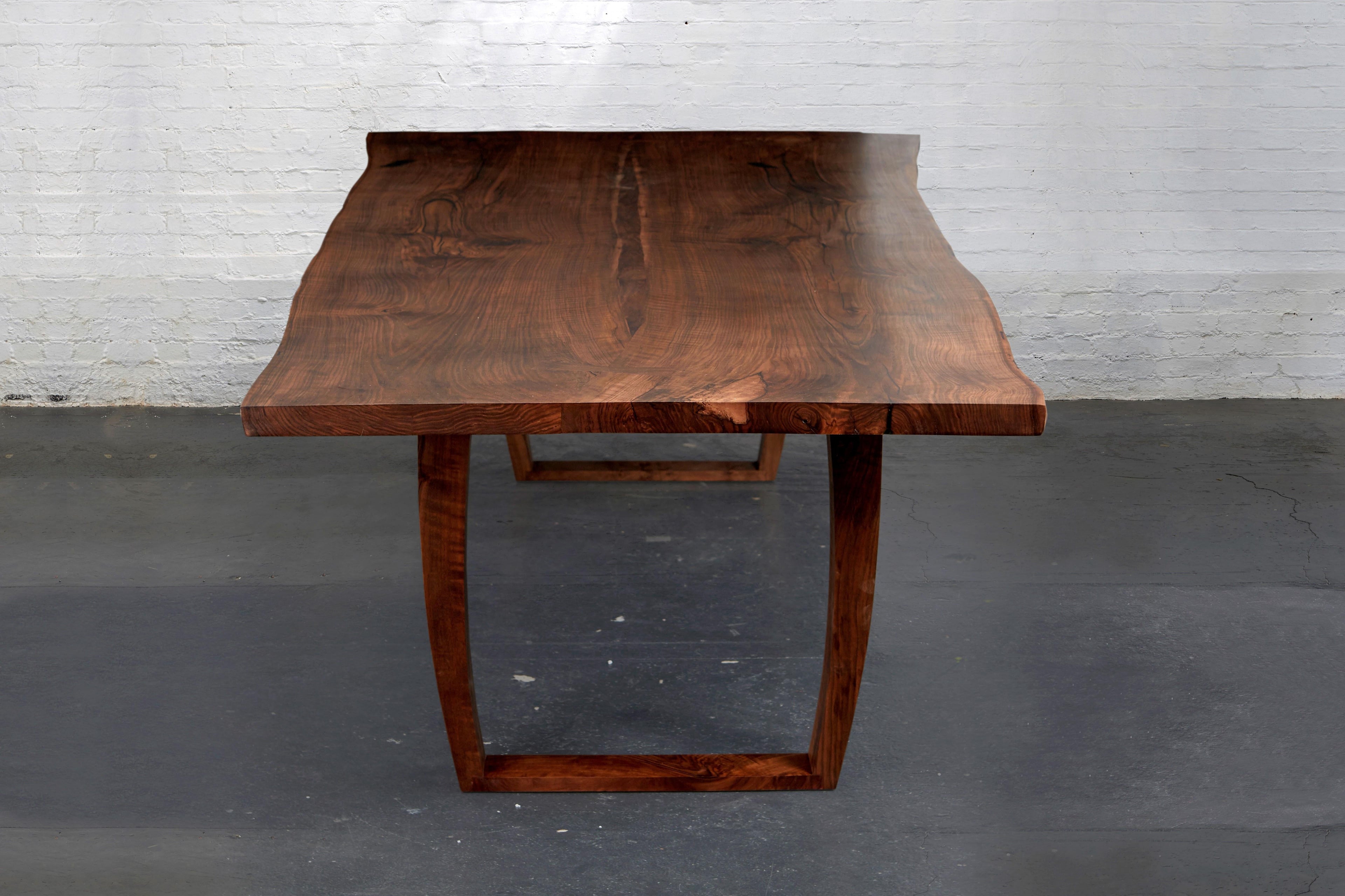 https://a.1stdibscdn.com/book-matched-rippled-english-walnut-table-for-sale-picture-4/f_28993/f_276254721646405790011/Jon94157_master.jpg
