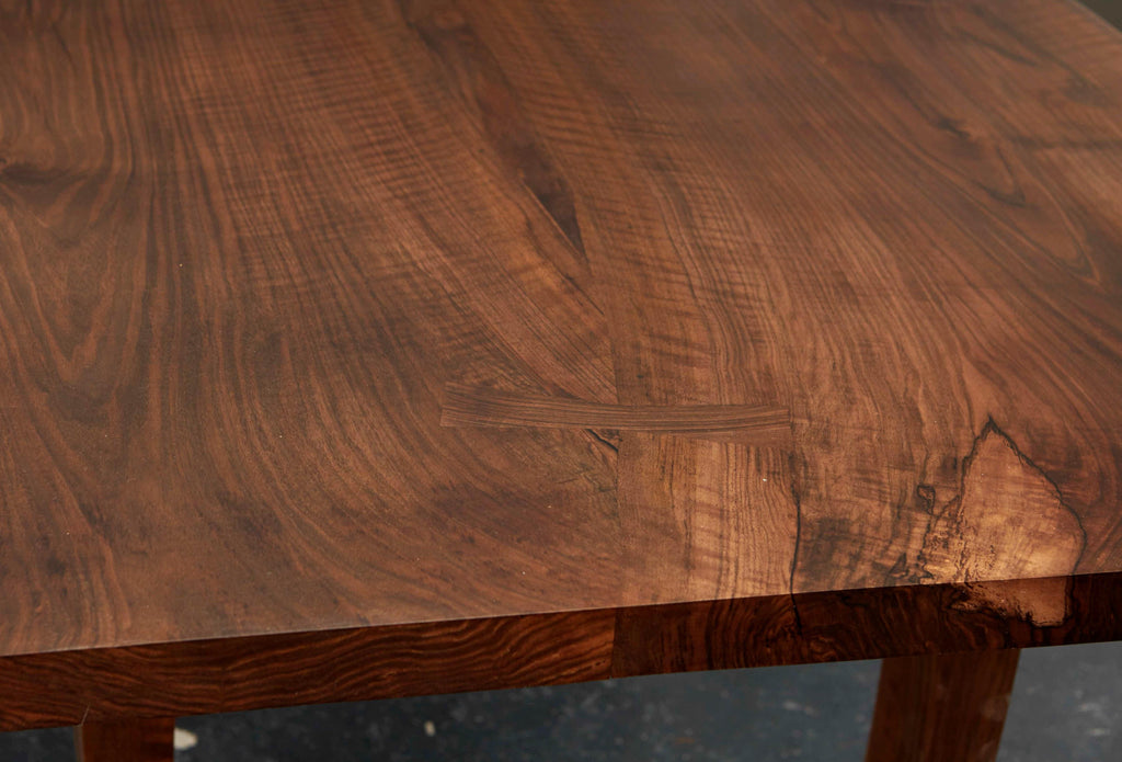 https://a.1stdibscdn.com/book-matched-rippled-english-walnut-table-for-sale-picture-8/f_28993/f_276254721646405829257/Jon94162_master.jpg