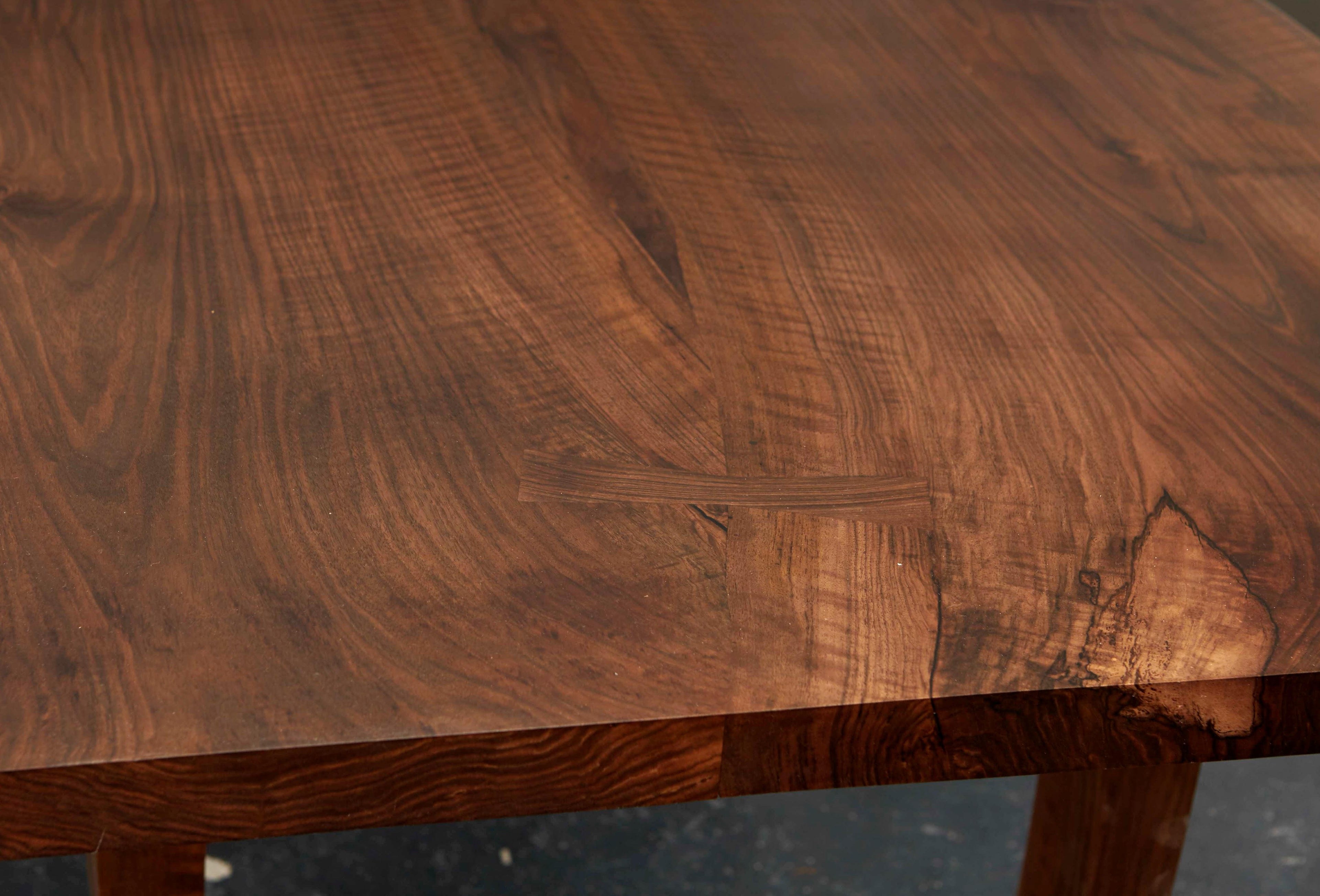 https://a.1stdibscdn.com/book-matched-rippled-english-walnut-table-for-sale-picture-8/f_28993/f_276254721646405829257/Jon94162_master.jpg