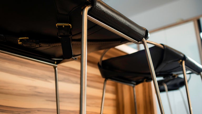 https://a.1stdibscdn.com/counter-stool-black-steel-and-black-saddle-leather-modern-style-hug-for-sale-picture-9/f_40561/f_130695821603449028846/JoverValls_Casa_Cocentaina_2020_132_master.jpg?width=768