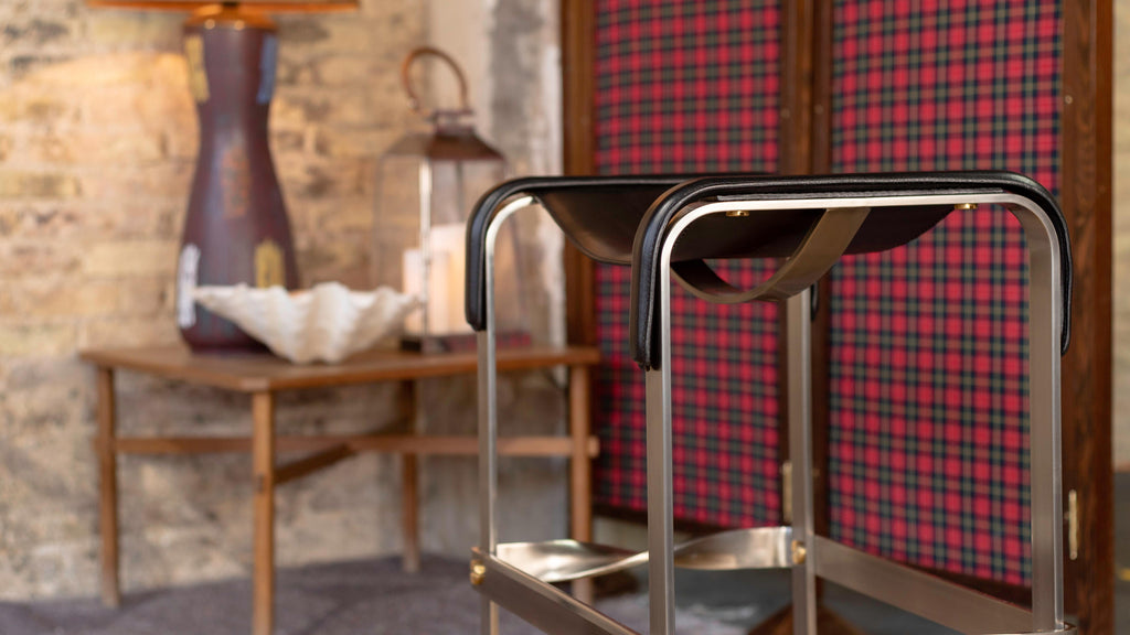 https://a.1stdibscdn.com/kitchen-counter-stool-aged-brass-steel-cognac-leather-contemporary-design-for-sale-picture-10/f_40561/f_178950511603988412844/JoverValls_Crossfit_68_master.jpg