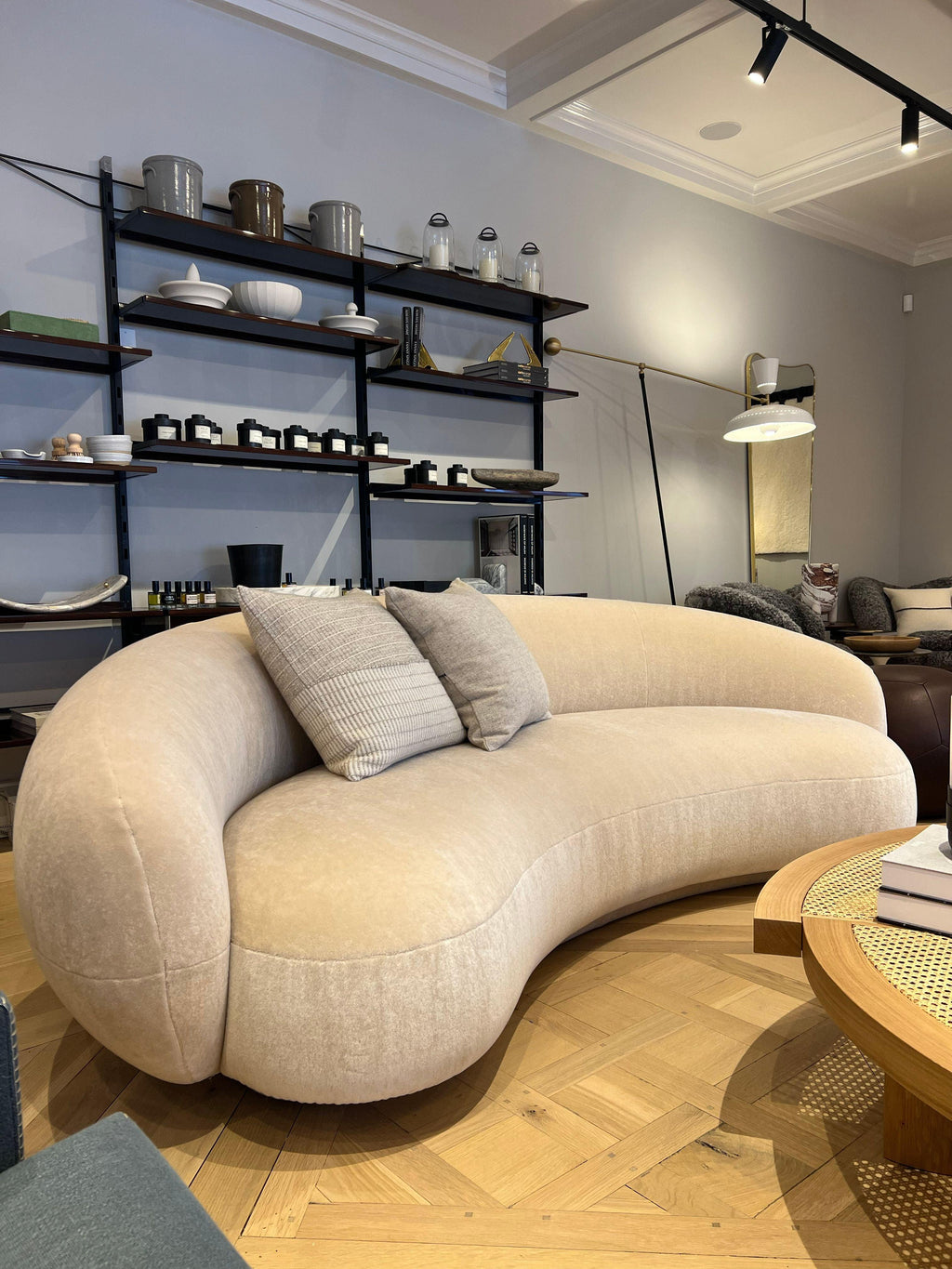 https://a.1stdibscdn.com/julep-sofa-in-teddy-mohair-sable-by-tacchini-for-sale-picture-3/f_9409/f_310262821692104483673/JulepSofainTeddyMohairSablebyTacchini_master.jpg