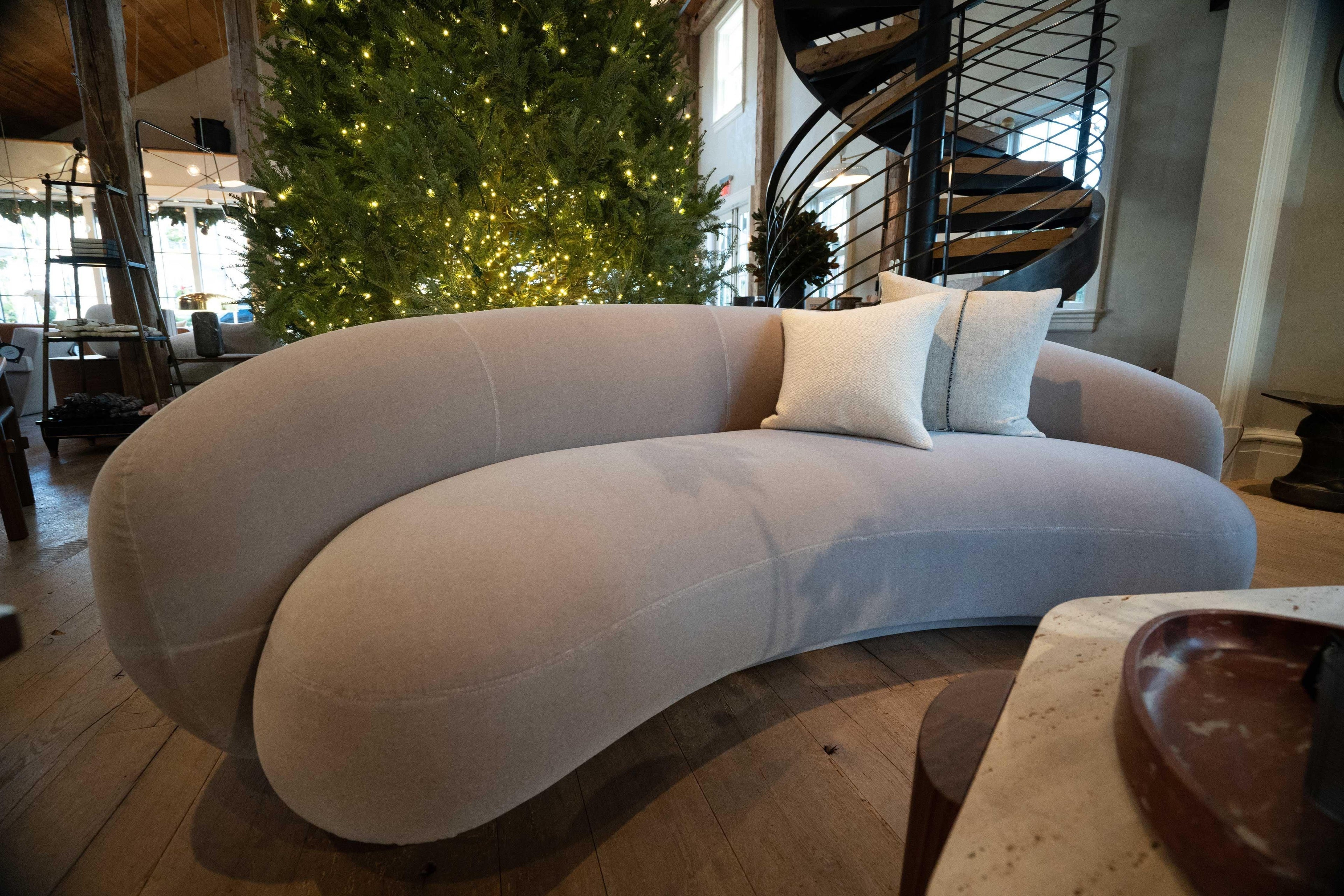 https://a.1stdibscdn.com/julep-sofa-in-vladimiro-corda-by-tacchini-for-sale-picture-2/f_9409/f_310273021677691618384/JulepSofainVladimiroCorda_master.jpg