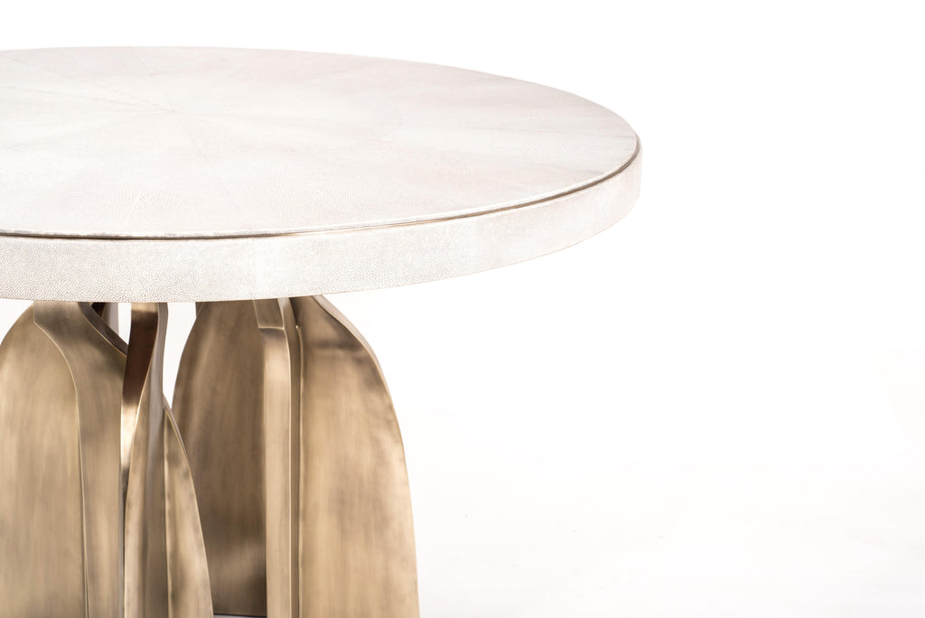 https://a.1stdibscdn.com/set-of-sculptural-chairs-and-dining-table-in-shell-and-brass-by-kifu-paris-for-sale-picture-15/f_45491/f_263336321638275763691/KBT02_D1_V4_master.jpg