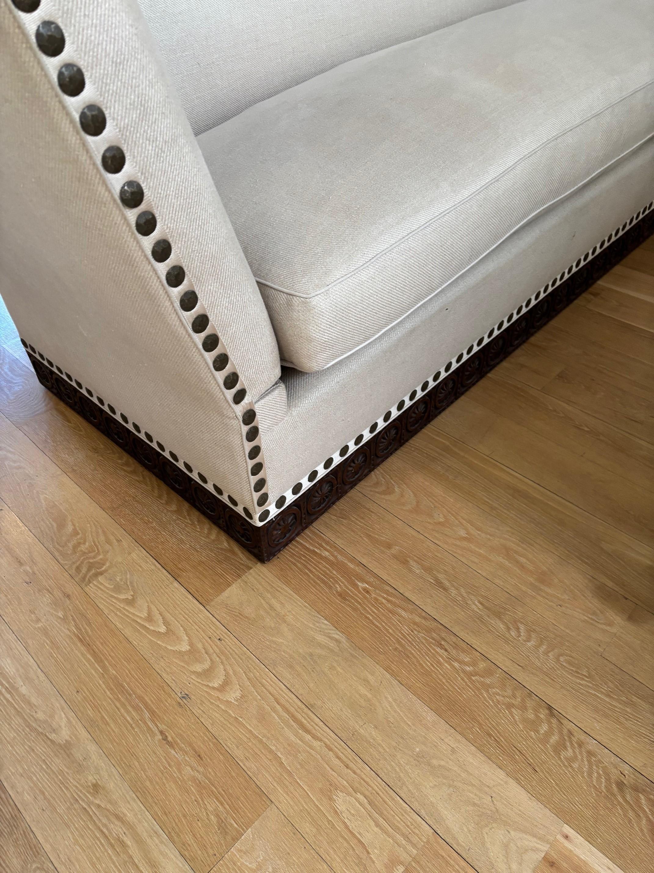 https://a.1stdibscdn.com/made-to-order-classic-drop-arm-knole-sofa-with-carved-solid-walnut-base-for-sale-picture-9/f_8812/f_394028721737664688589/KNOLE_SOFA_13_master.jpg