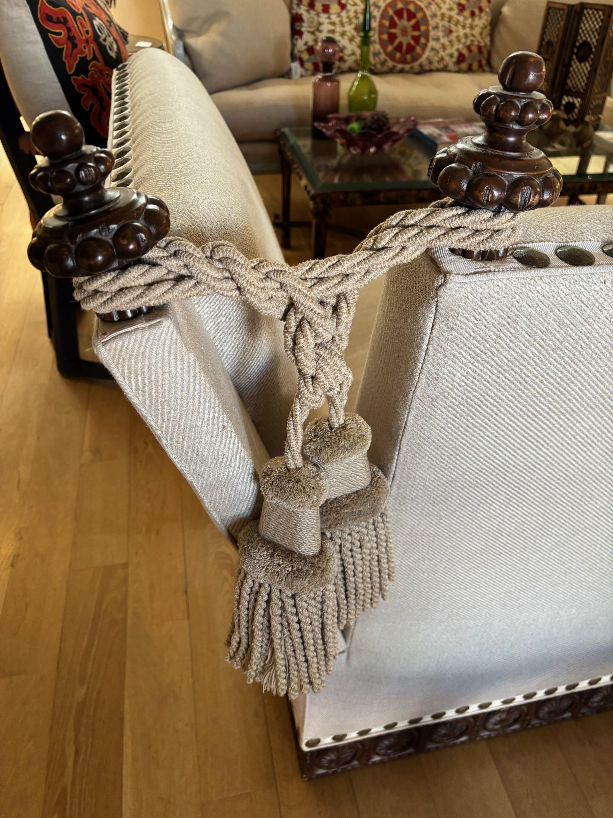 https://a.1stdibscdn.com/made-to-order-classic-drop-arm-knole-sofa-with-carved-solid-walnut-base-for-sale-picture-10/f_8812/f_394028721737664771371/KNOLE_SOFA_18_master.jpg