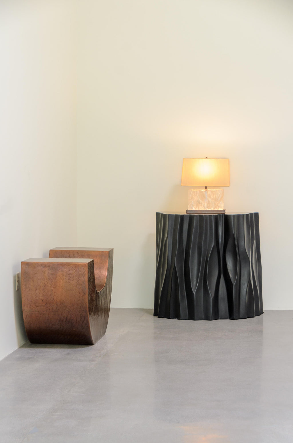 https://a.1stdibscdn.com/contemporary-robert-kuo-repousse-huang-chair-in-antique-copper-limited-edition-for-sale-picture-3/f_17792/f_364431921696367955625/KUO_1326_18_master.jpg