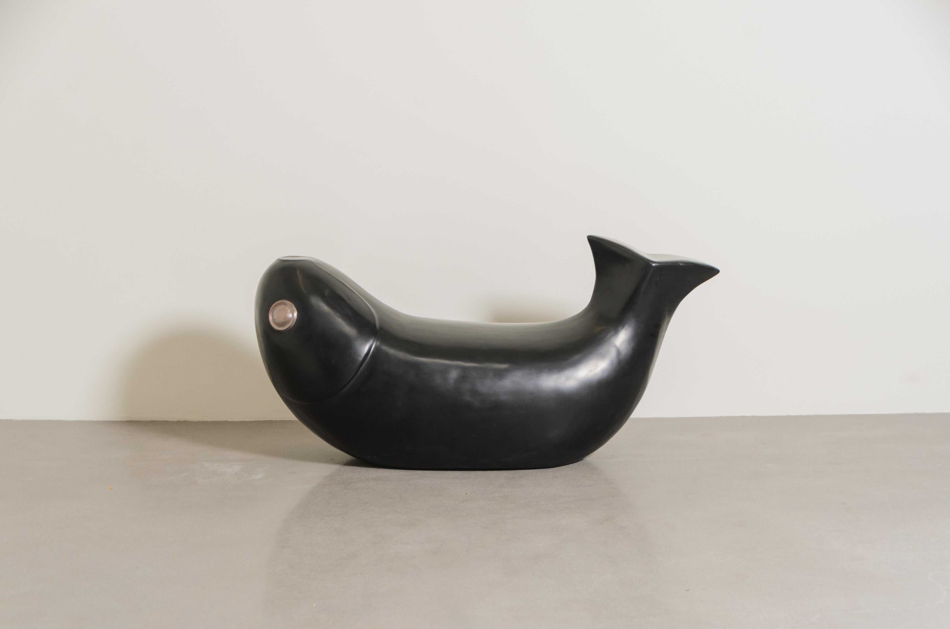https://a.1stdibscdn.com/contemporary-black-lacquer-fish-seat-w-copper-eye-by-robert-kuo-for-sale-picture-4/f_17792/f_370400721699654839381/KUO_1577_6_master.jpg