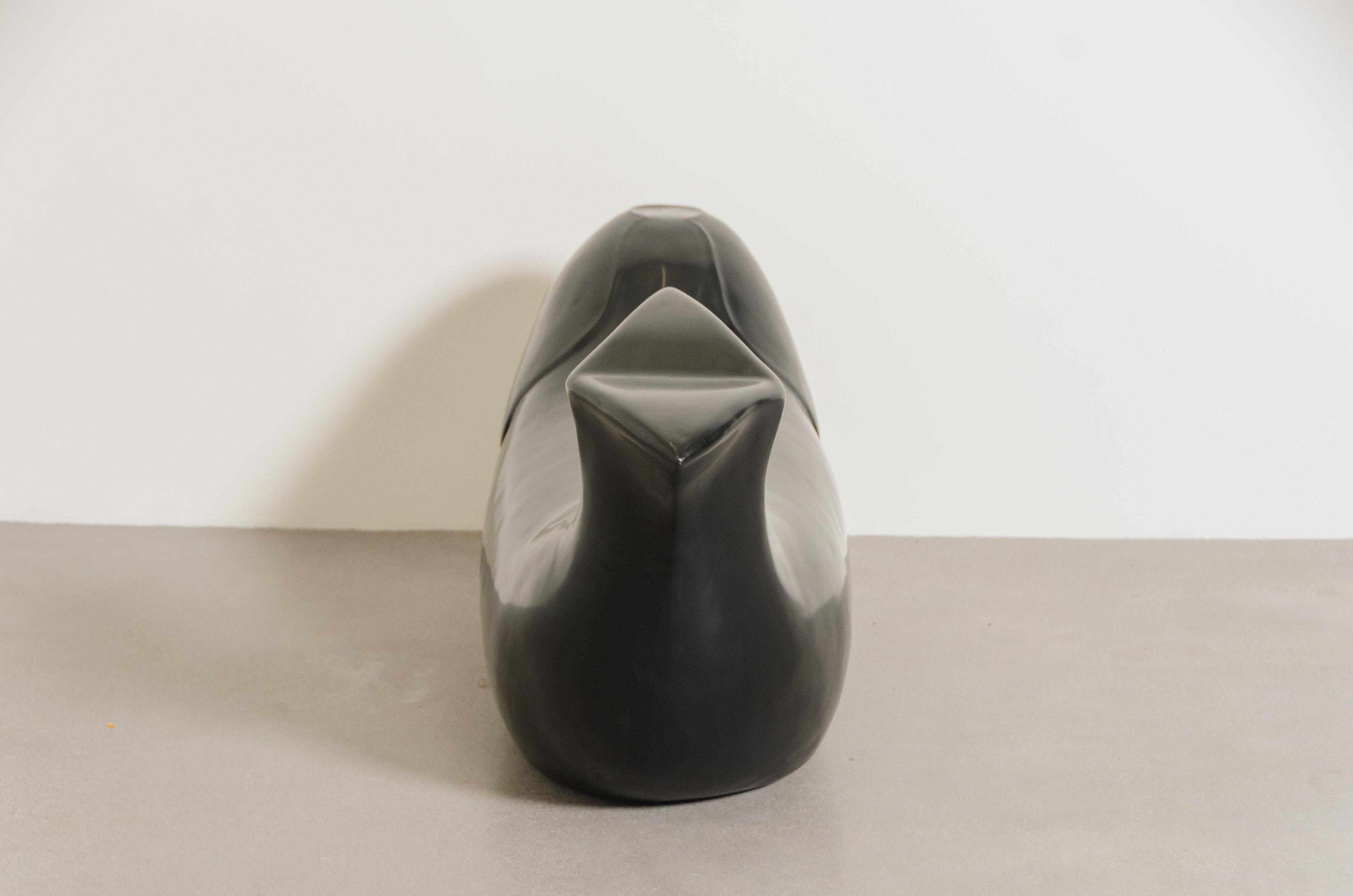 https://a.1stdibscdn.com/contemporary-black-lacquer-fish-seat-w-copper-eye-by-robert-kuo-for-sale-picture-6/f_17792/f_370400721699654843196/KUO_1579_8_master.jpg