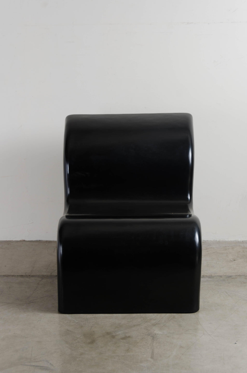 https://a.1stdibscdn.com/chair-black-lacquer-by-robert-kuo-hand-made-limited-edition-for-sale-picture-2/f_17792/1582144789197/KUO_2070_62_master.jpg