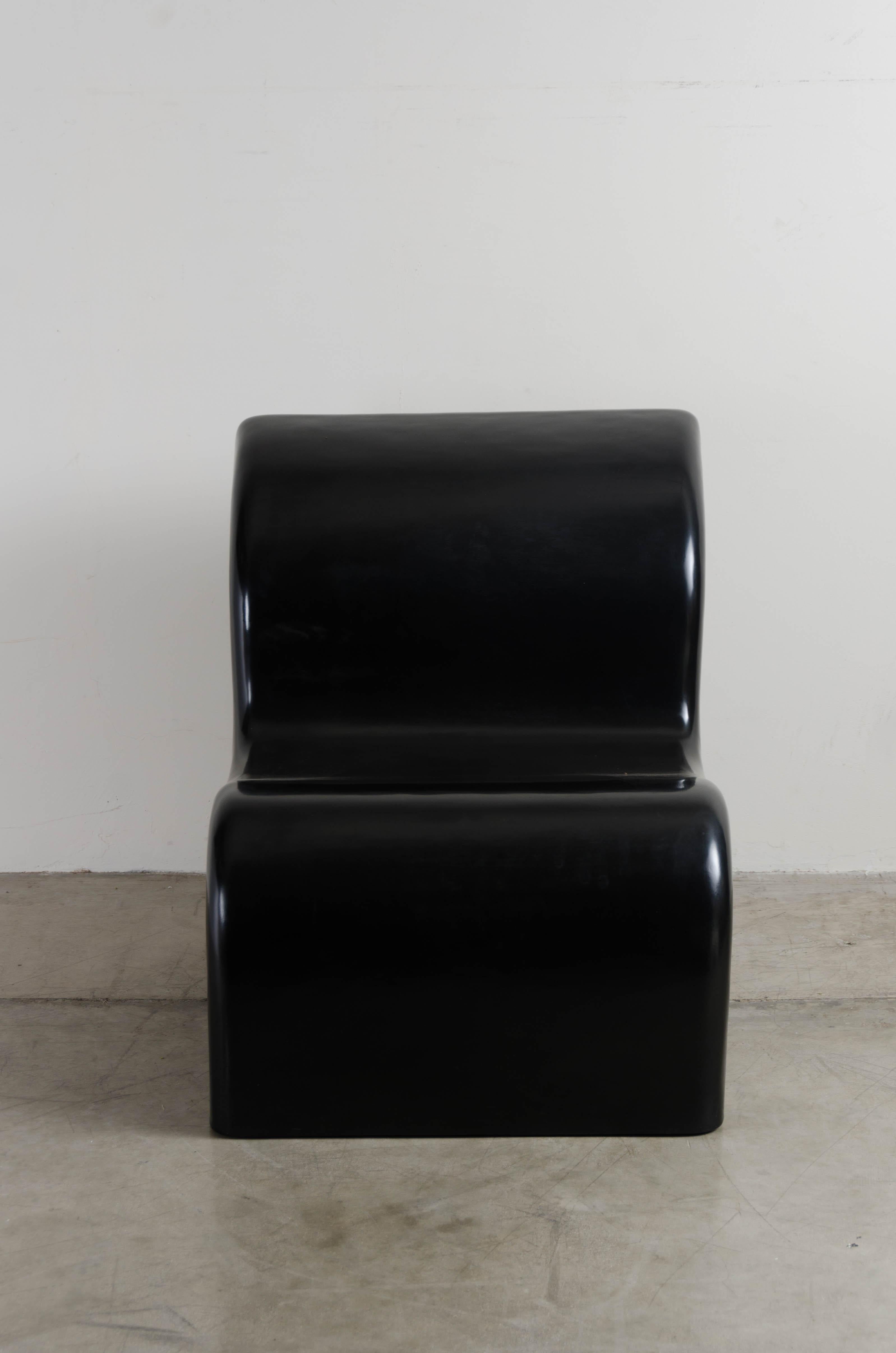 https://a.1stdibscdn.com/chair-black-lacquer-by-robert-kuo-hand-made-limited-edition-for-sale-picture-2/f_17792/1582144789197/KUO_2070_62_master.jpg