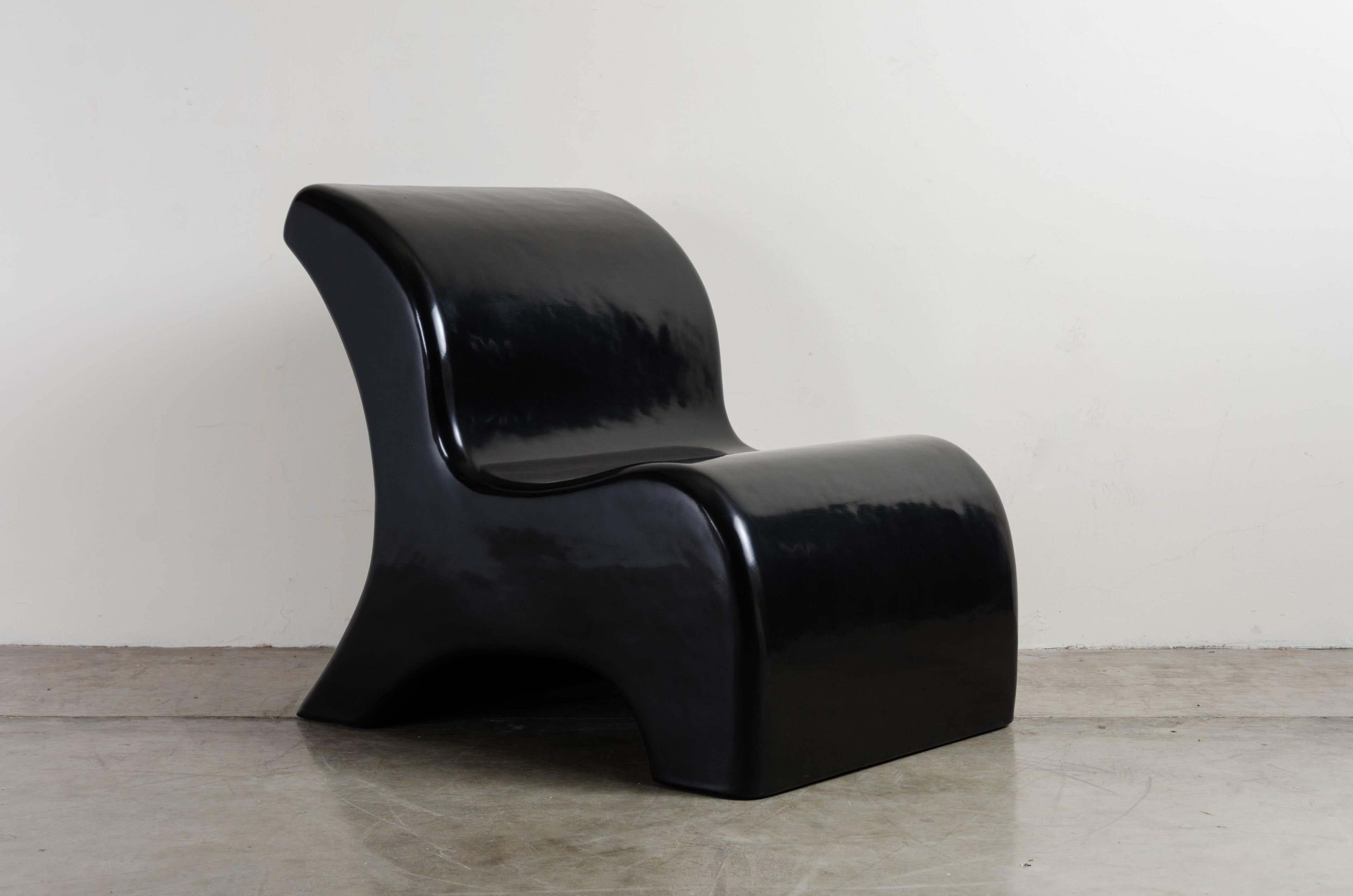 https://a.1stdibscdn.com/chair-black-lacquer-by-robert-kuo-hand-made-limited-edition-for-sale-picture-3/f_17792/1582144791499/KUO_2072_64_master.jpg