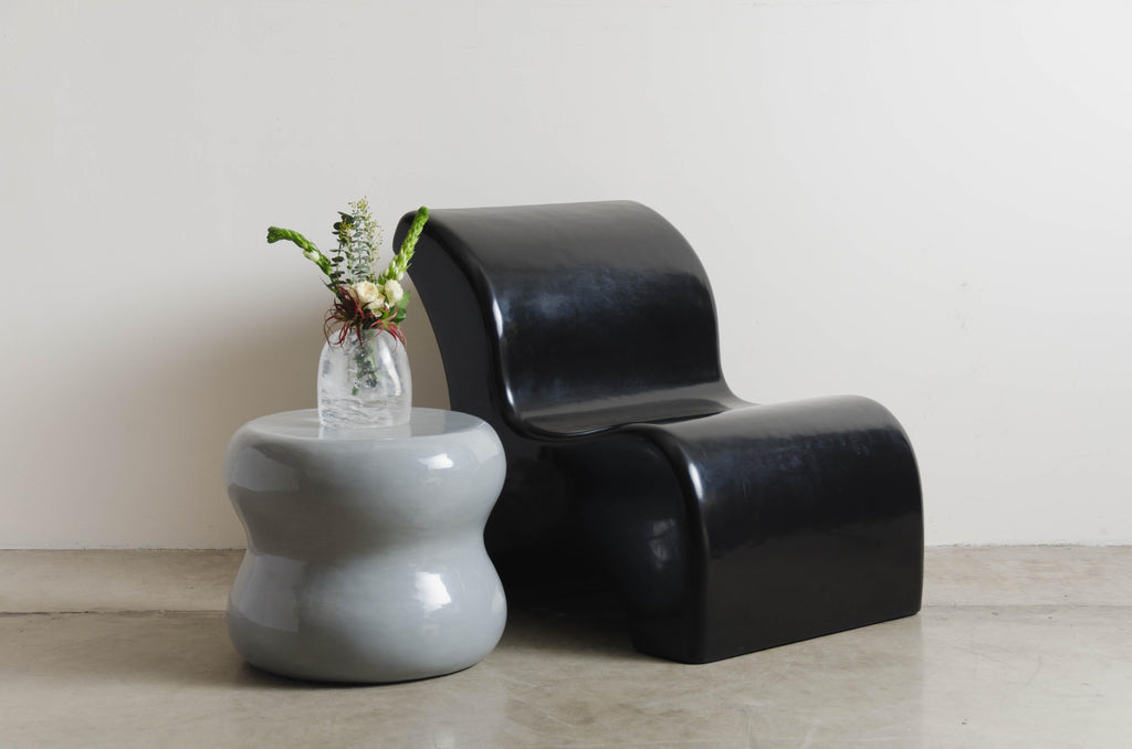 https://a.1stdibscdn.com/chair-black-lacquer-by-robert-kuo-hand-made-limited-edition-for-sale-picture-8/f_17792/1582144793793/KUO_2074_66_master.jpg