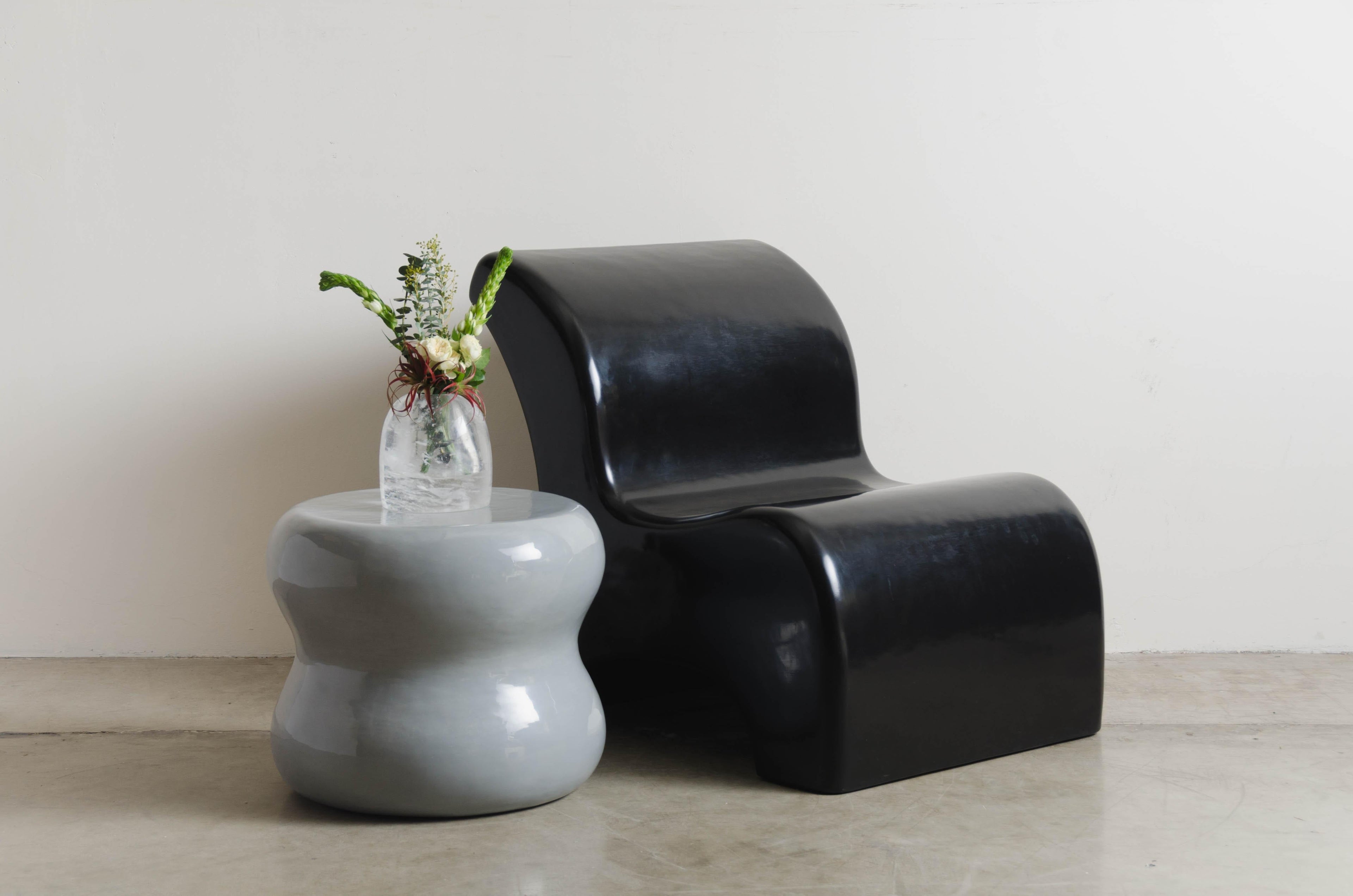 https://a.1stdibscdn.com/chair-black-lacquer-by-robert-kuo-hand-made-limited-edition-for-sale-picture-8/f_17792/1582144793793/KUO_2074_66_master.jpg