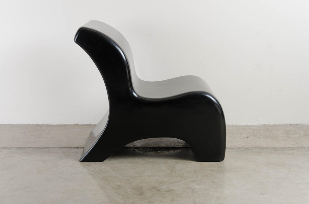 https://a.1stdibscdn.com/chair-black-lacquer-by-robert-kuo-hand-made-limited-edition-for-sale-picture-4/f_17792/1582144803756/KUO_2088_72_master.jpg