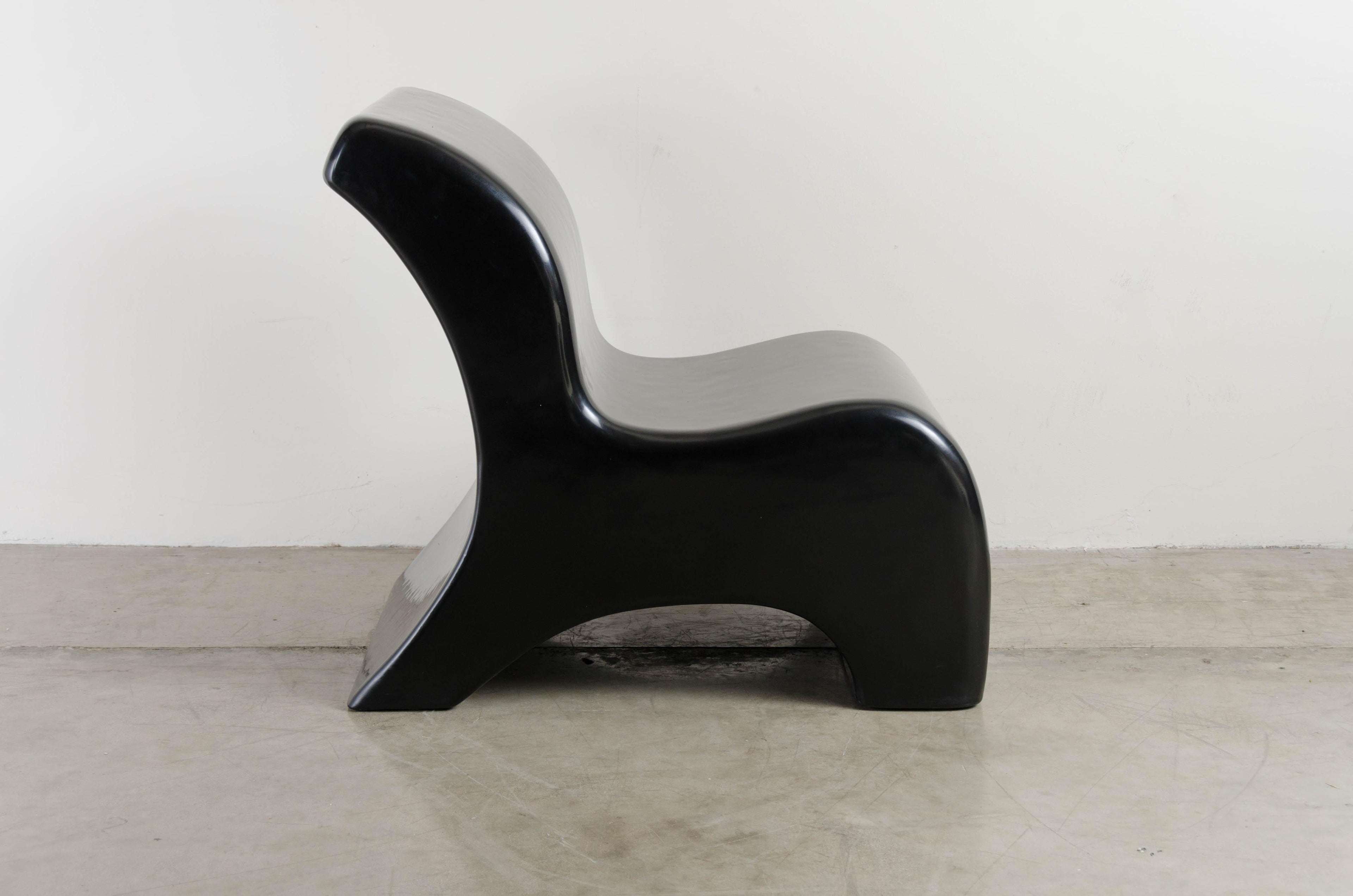 https://a.1stdibscdn.com/chair-black-lacquer-by-robert-kuo-hand-made-limited-edition-for-sale-picture-4/f_17792/1582144803756/KUO_2088_72_master.jpg