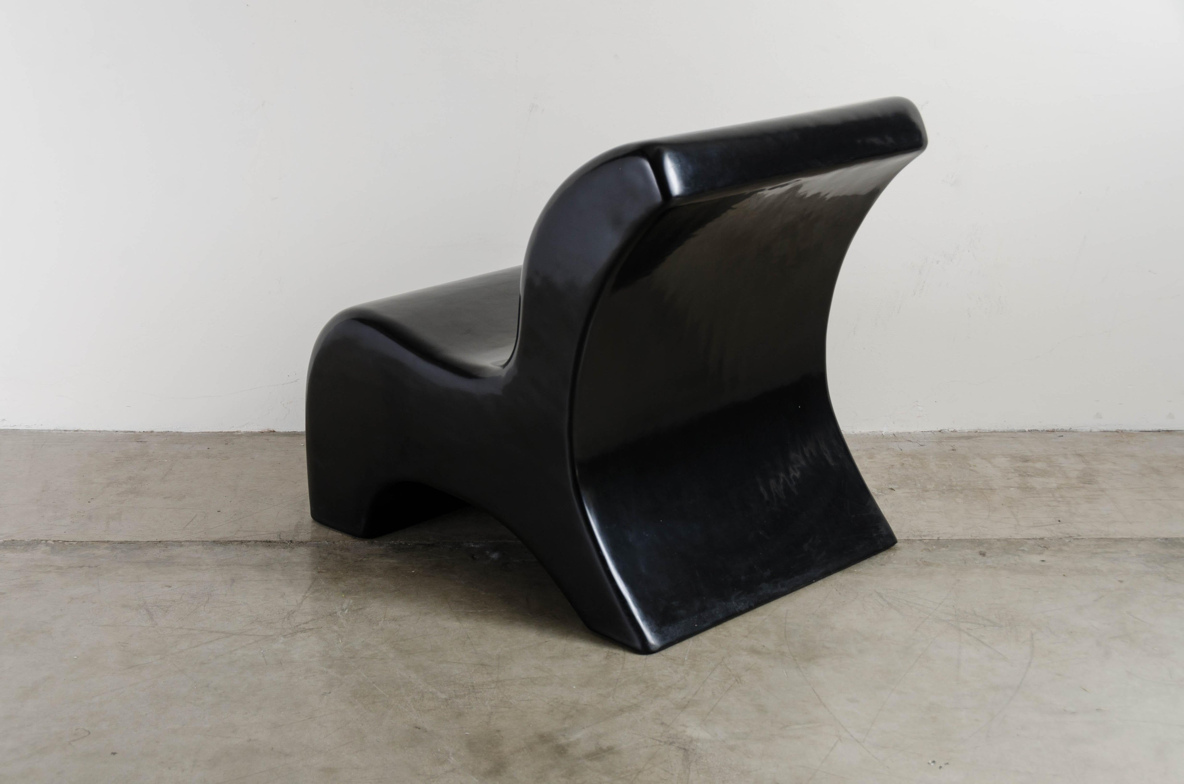 https://a.1stdibscdn.com/chair-black-lacquer-by-robert-kuo-hand-made-limited-edition-for-sale-picture-6/f_17792/1582144798676/KUO_2090_74_master.jpg