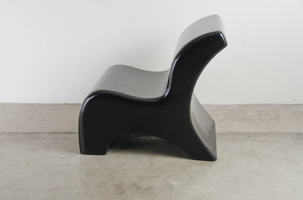 https://a.1stdibscdn.com/chair-black-lacquer-by-robert-kuo-hand-made-limited-edition-for-sale-picture-7/f_17792/1582144801308/KUO_2091_75_master.jpg