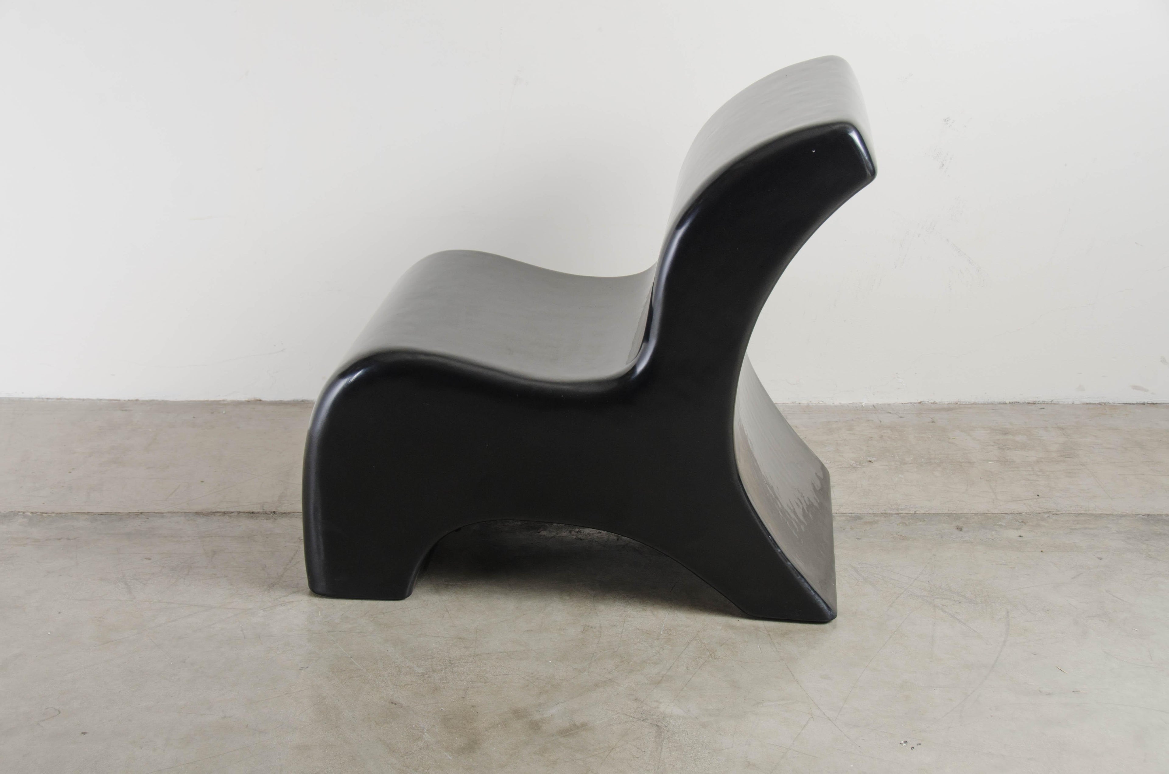 https://a.1stdibscdn.com/chair-black-lacquer-by-robert-kuo-hand-made-limited-edition-for-sale-picture-7/f_17792/1582144801308/KUO_2091_75_master.jpg