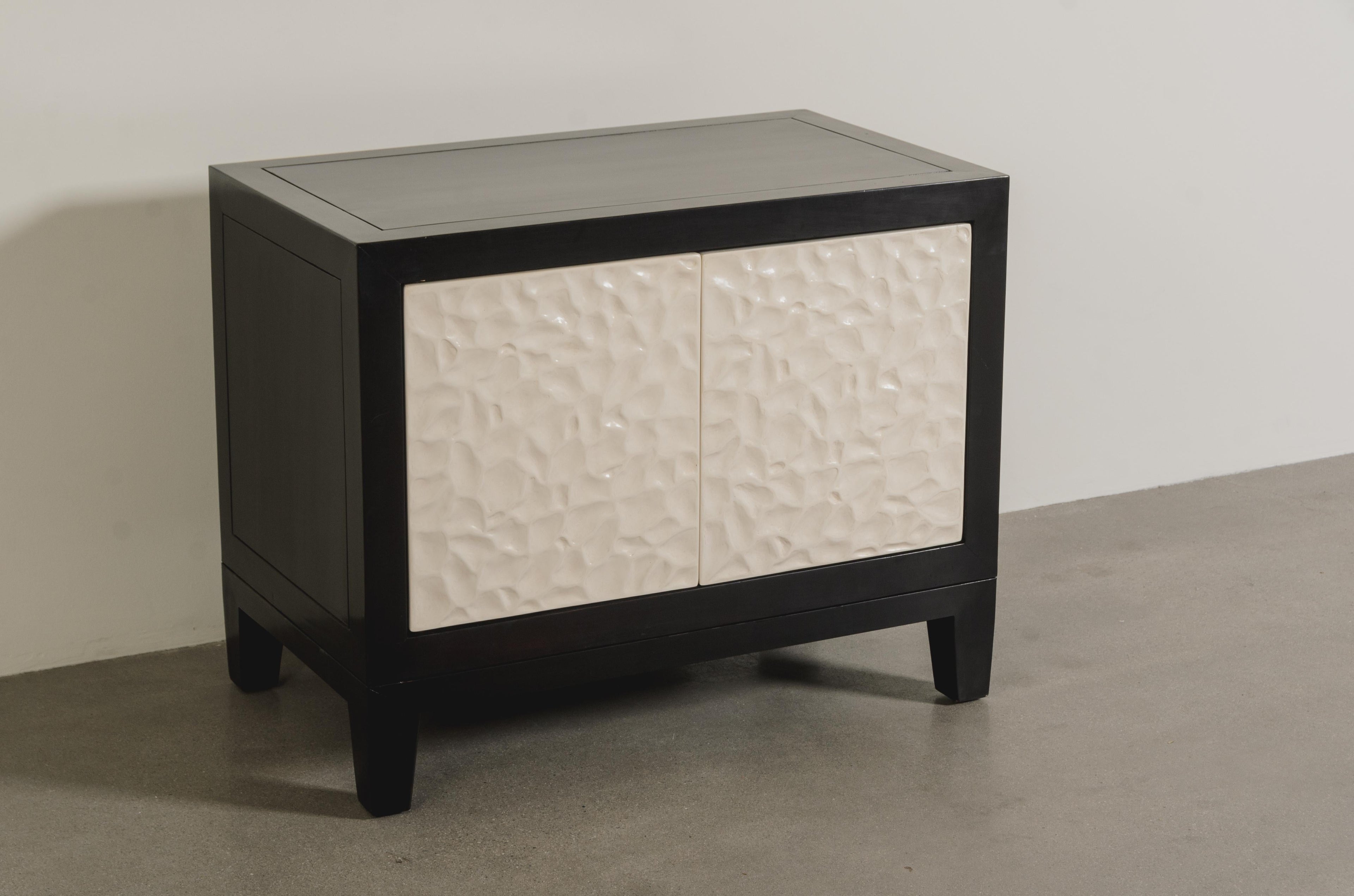 https://a.1stdibscdn.com/contemporary-rocco-small-short-cabinet-in-cream-lacquer-by-robert-kuo-for-sale-picture-3/f_17792/f_420844621730221771537/KUO_3543_28_master.jpg
