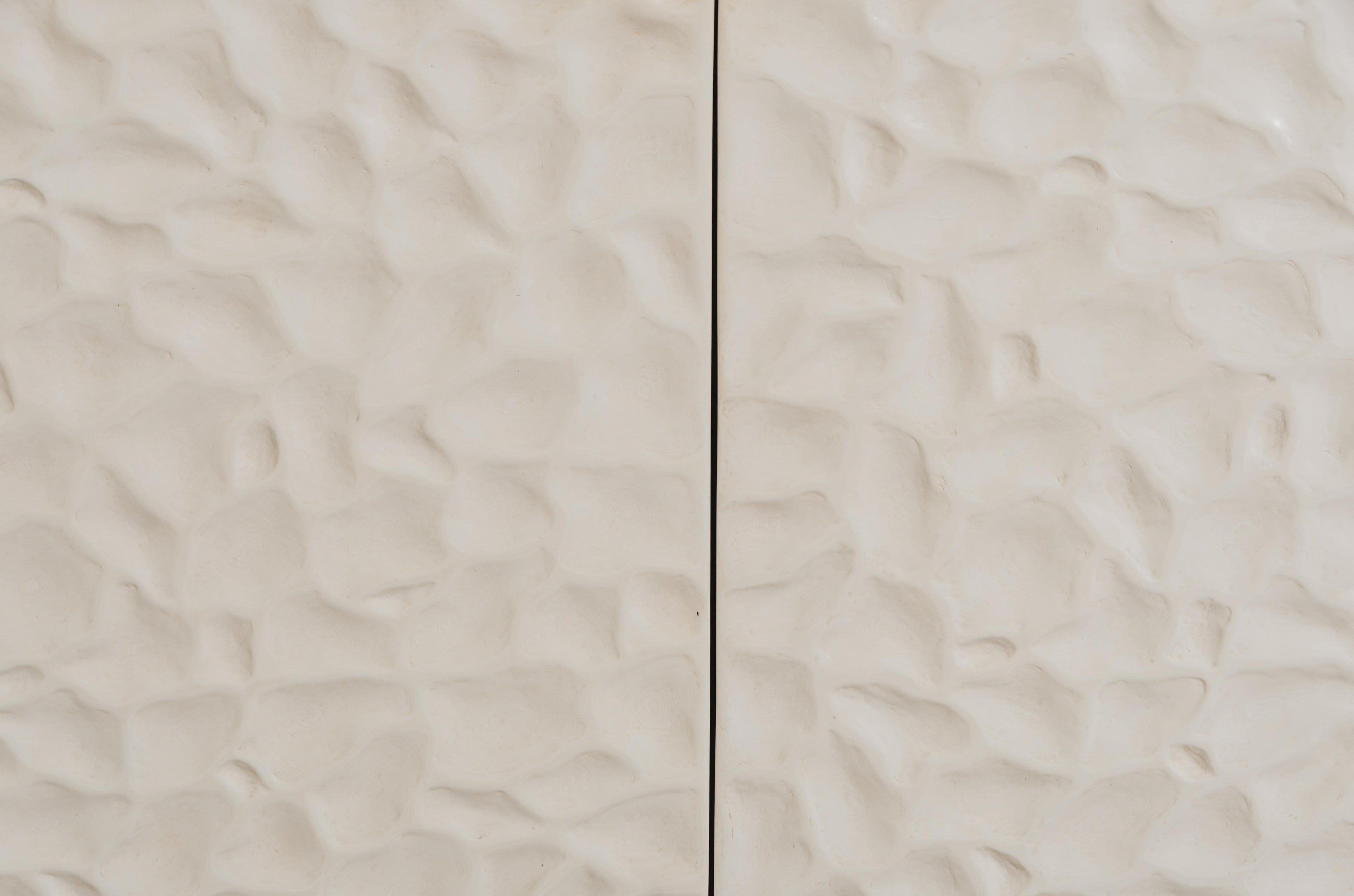 https://a.1stdibscdn.com/contemporary-rocco-small-short-cabinet-in-cream-lacquer-by-robert-kuo-for-sale-picture-4/f_17792/f_420844621730221765606/KUO_3545_29_master.jpg