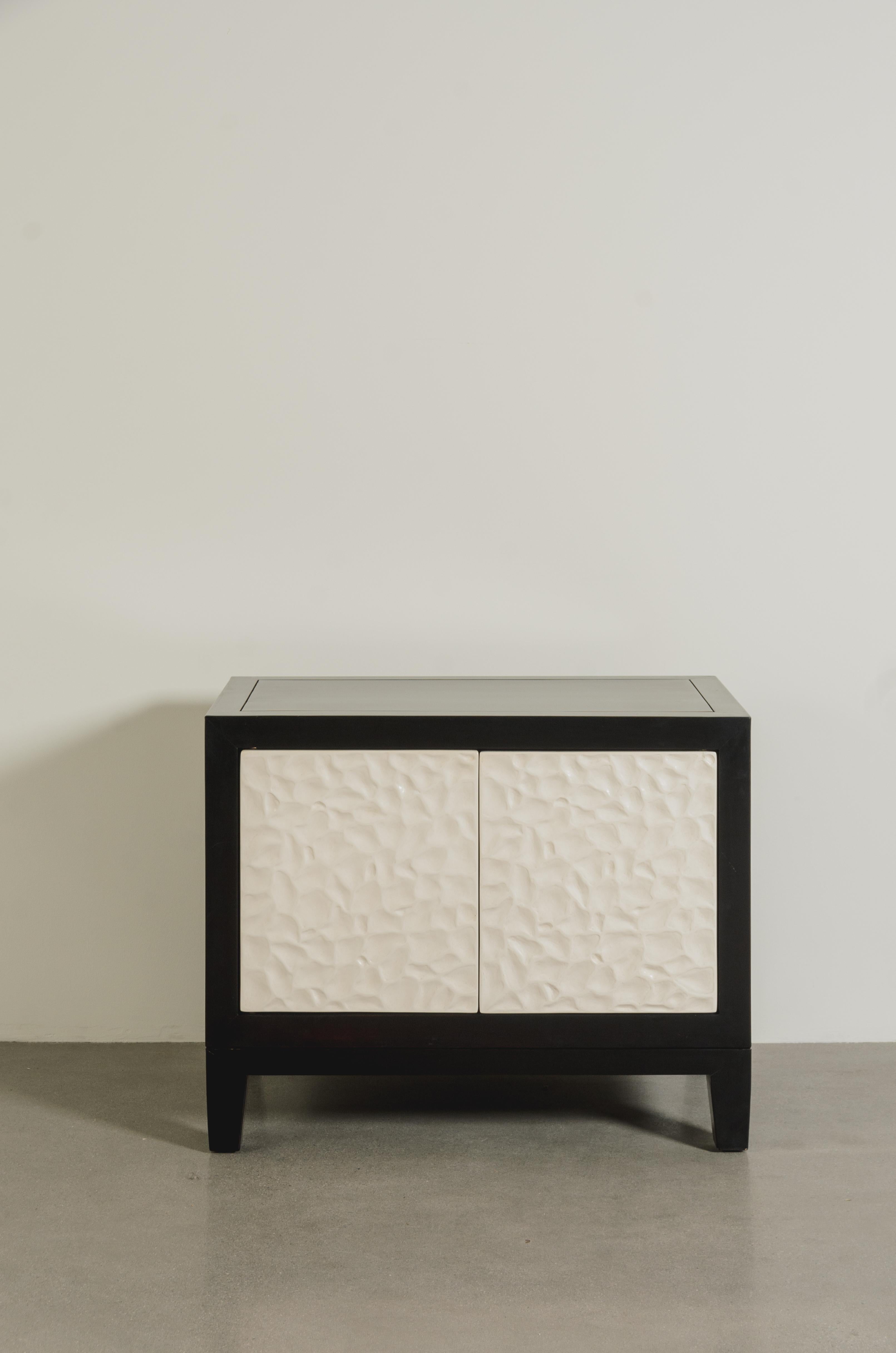 https://a.1stdibscdn.com/contemporary-rocco-small-short-cabinet-in-cream-lacquer-by-robert-kuo-for-sale-picture-5/f_17792/f_420844621730221771702/KUO_3546_30_master.jpg