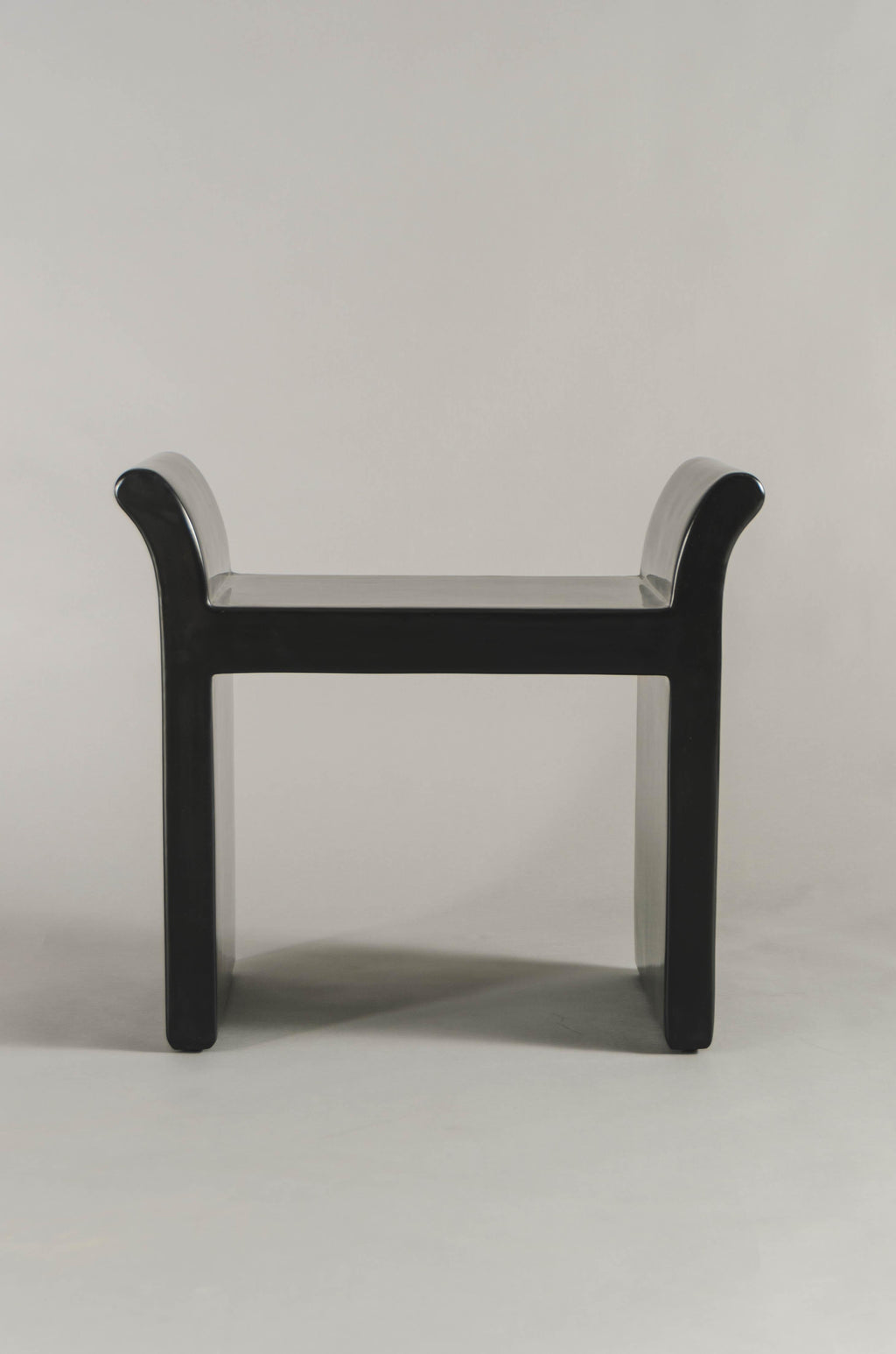 https://a.1stdibscdn.com/contemporary-black-lacquer-vanity-seat-by-robert-kuo-hand-made-limited-edition-for-sale-picture-2/f_17792/f_307938821665437568860/KUO_8813_1_master.jpg