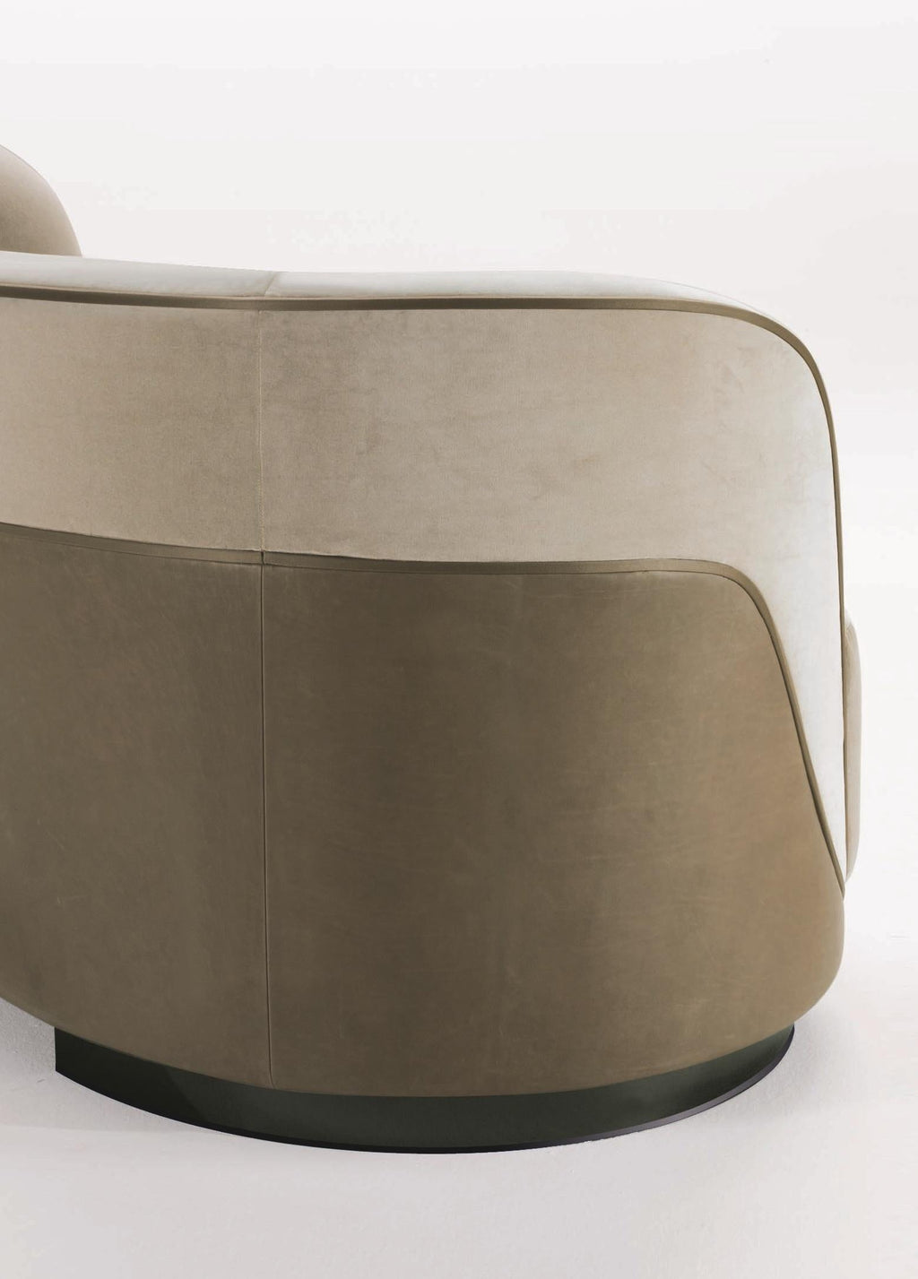 https://a.1stdibscdn.com/kos-orsi-daniel-kostiuc-k-sofa-polished-black-nickel-beige-fabric-leather-for-sale-picture-7/f_59912/f_264114721760974972975/K_SOFA_4_Copia_Copia_master.jpg