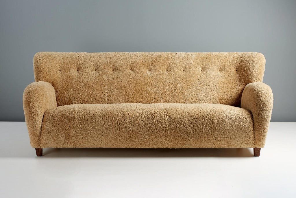 https://a.1stdibscdn.com/dagmar-custom-made-karu-sheepskin-sofa-for-sale-picture-2/f_13332/f_314505321669233625280/Karu_Sofa_003_copy_2_master.jpg