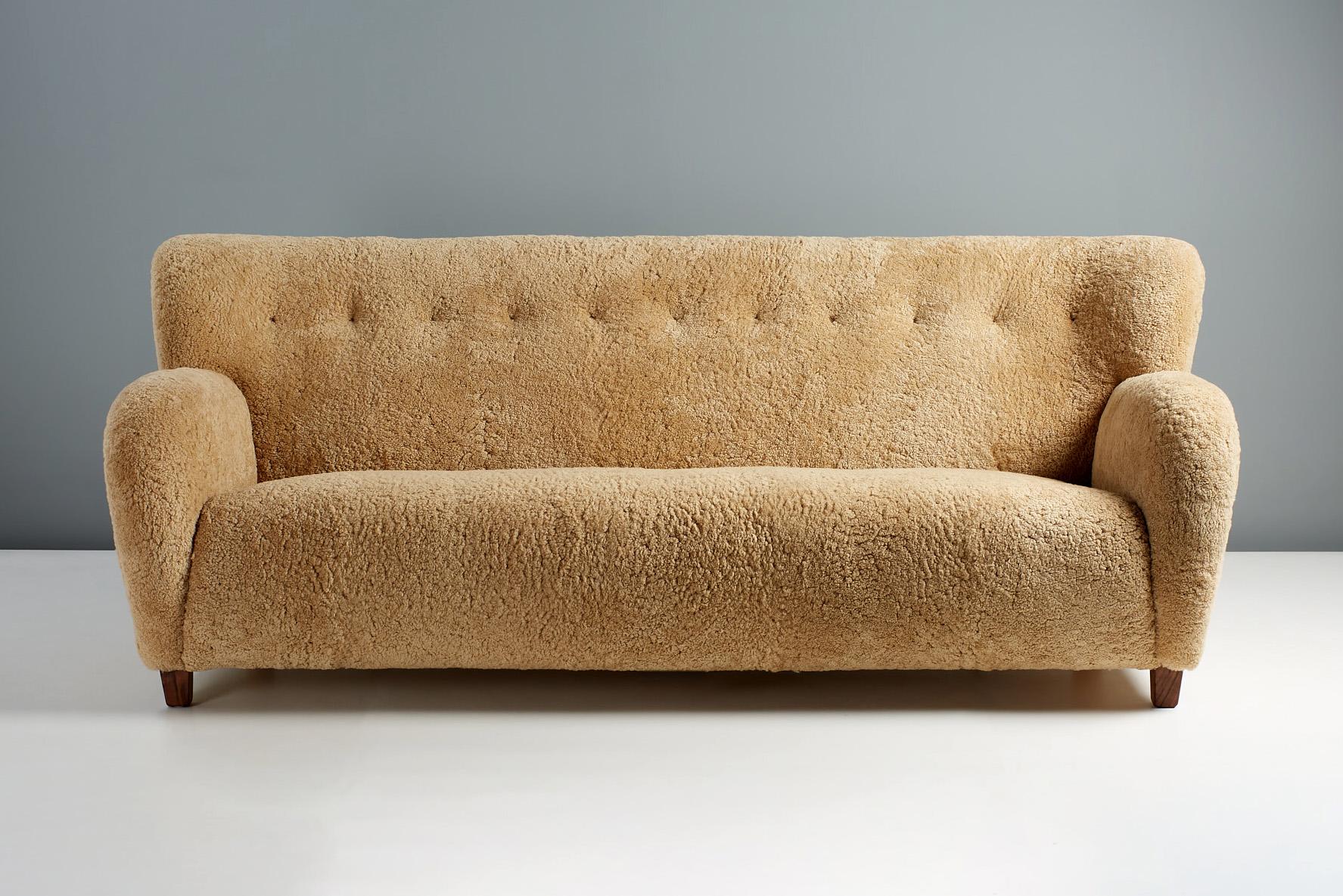 https://a.1stdibscdn.com/dagmar-custom-made-karu-sheepskin-sofa-for-sale-picture-2/f_13332/f_314505321669233625280/Karu_Sofa_003_copy_2_master.jpg